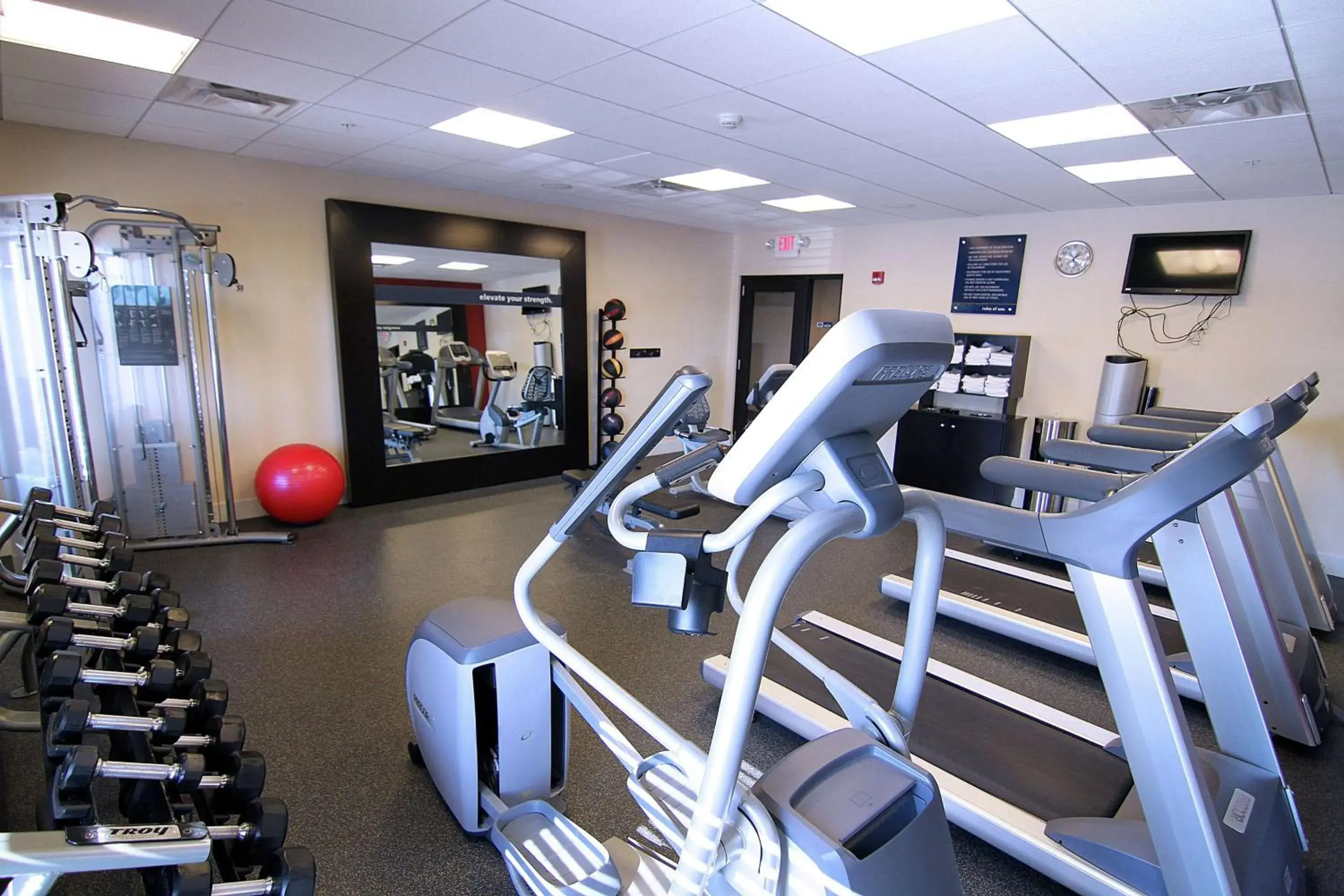 Fitness centre/facilities in Hampton Inn & Suites Grand Forks Fitness centre/facilities in Hampton Inn & Suites Grand Forks