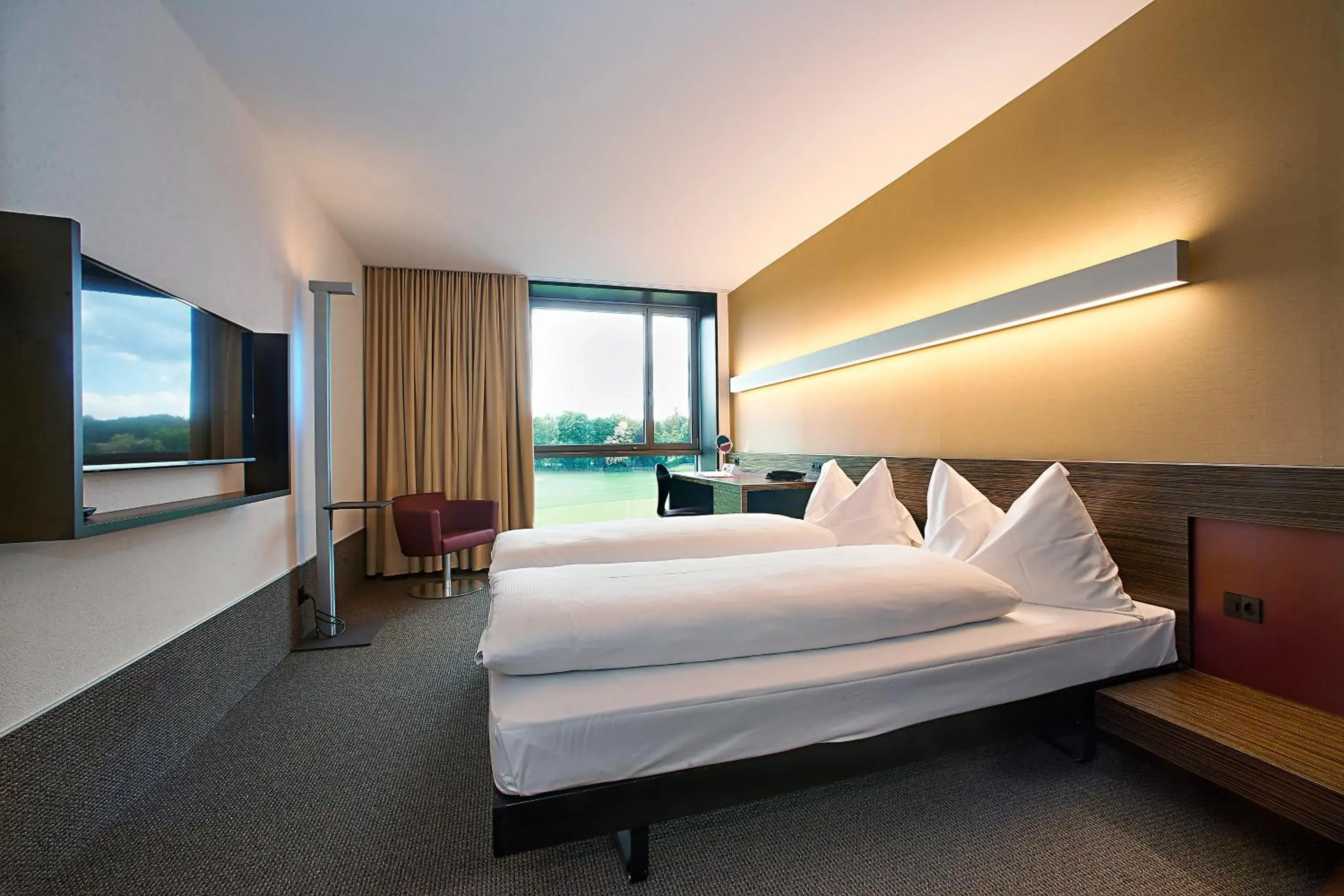 Bedroom, Bed in Hotel Ambassador Bedroom, Bed in Hotel Ambassador