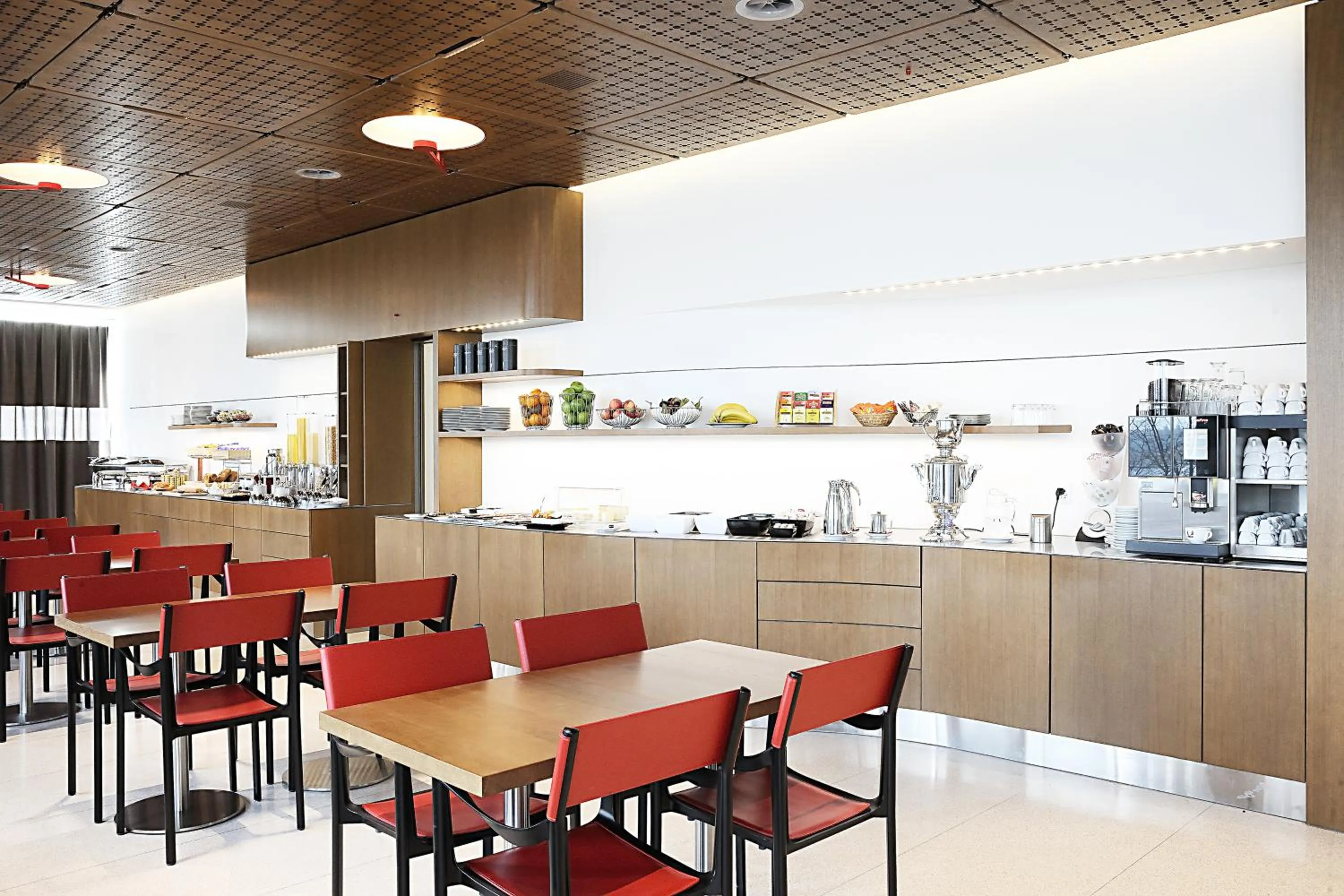 Restaurant/places to eat in Hotel Ambassador