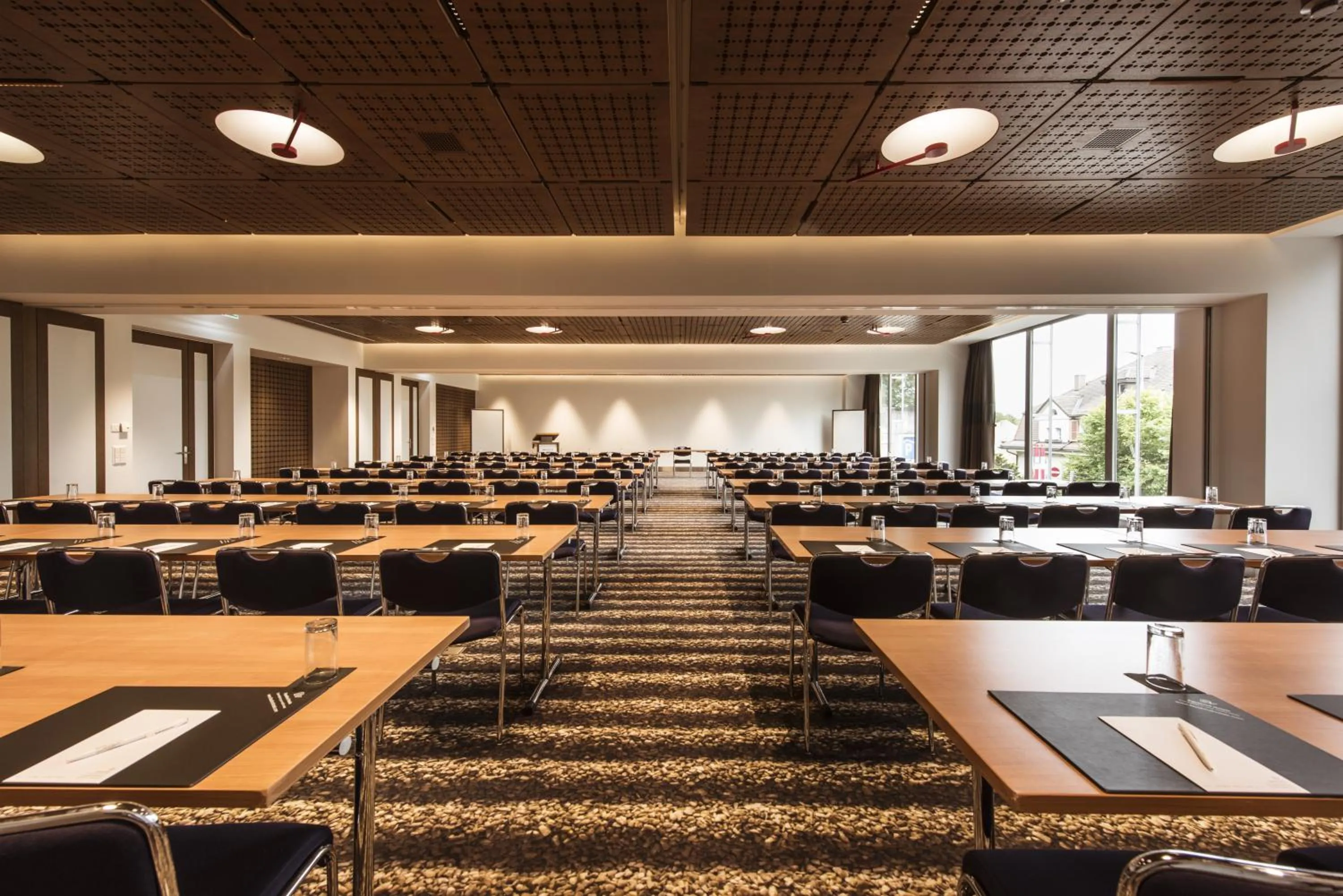 Business facilities in Hotel Ambassador