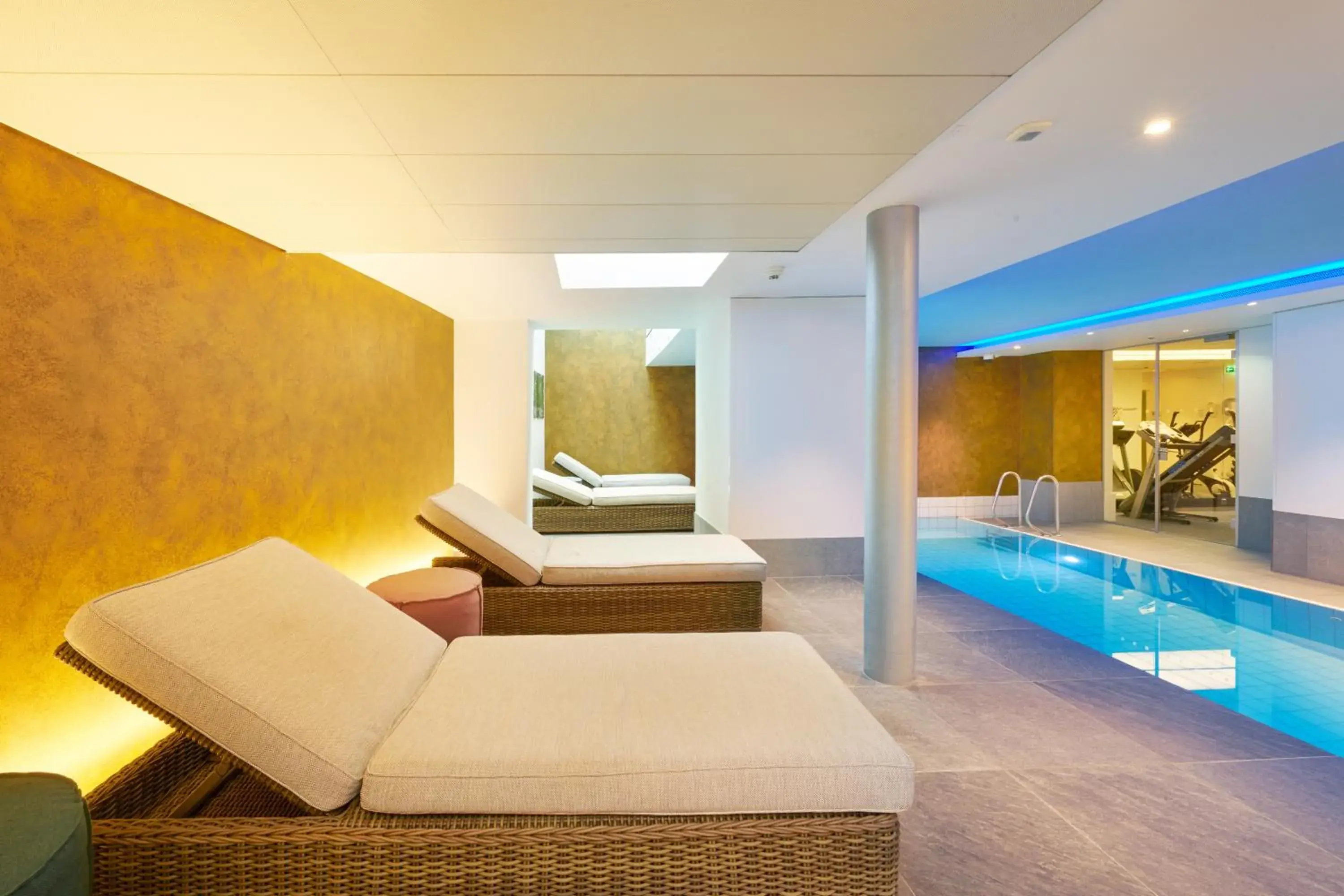 Swimming pool in Hotel Ambassador Swimming pool in Hotel Ambassador