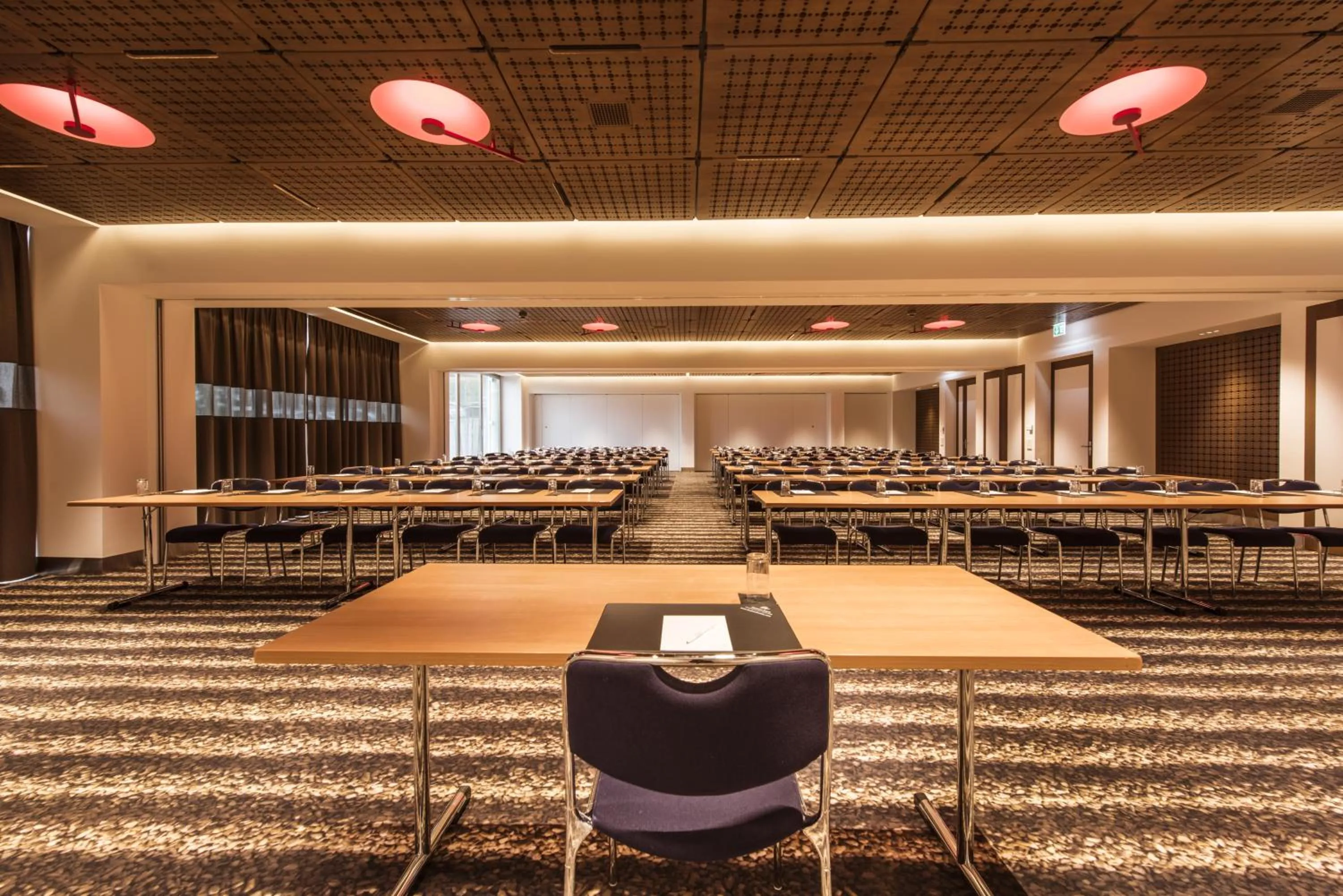 Business facilities in Hotel Ambassador