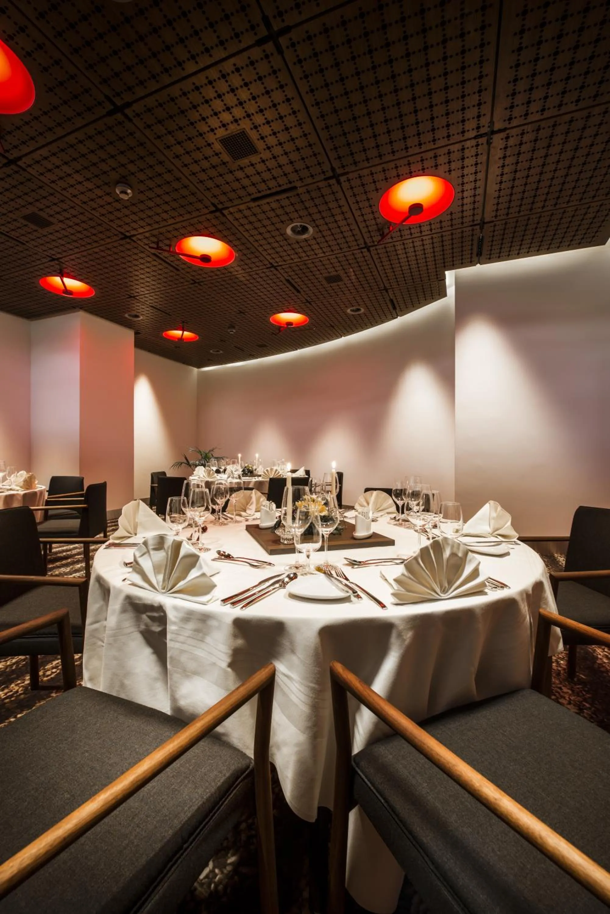 Restaurant/places to eat in Hotel Ambassador