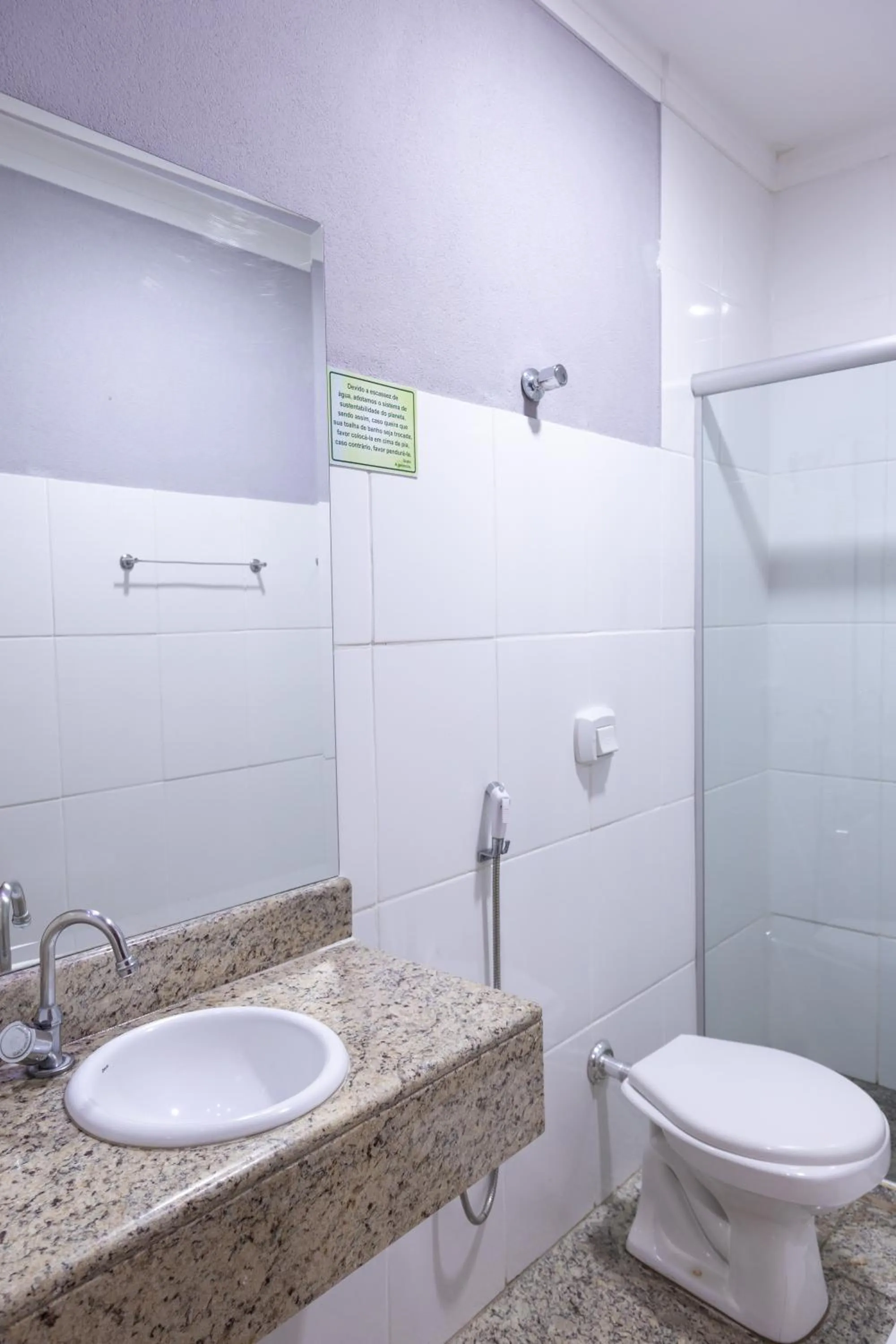 Bathroom in BOMBONATO HOTEL - Fácil Acesso ao Aeroporto e parque de Exposições ABCZ