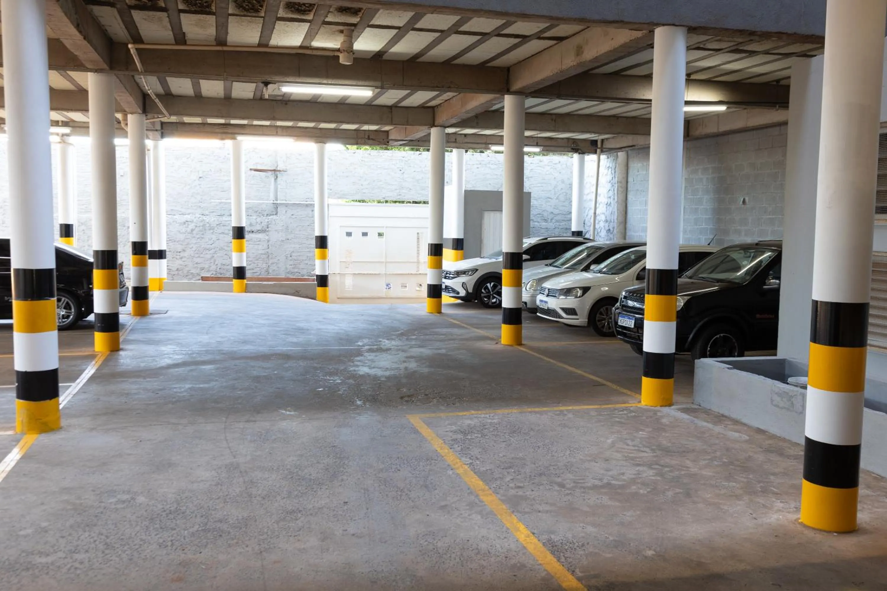 Parking in BOMBONATO HOTEL - Fácil Acesso ao Aeroporto e parque de Exposições ABCZ