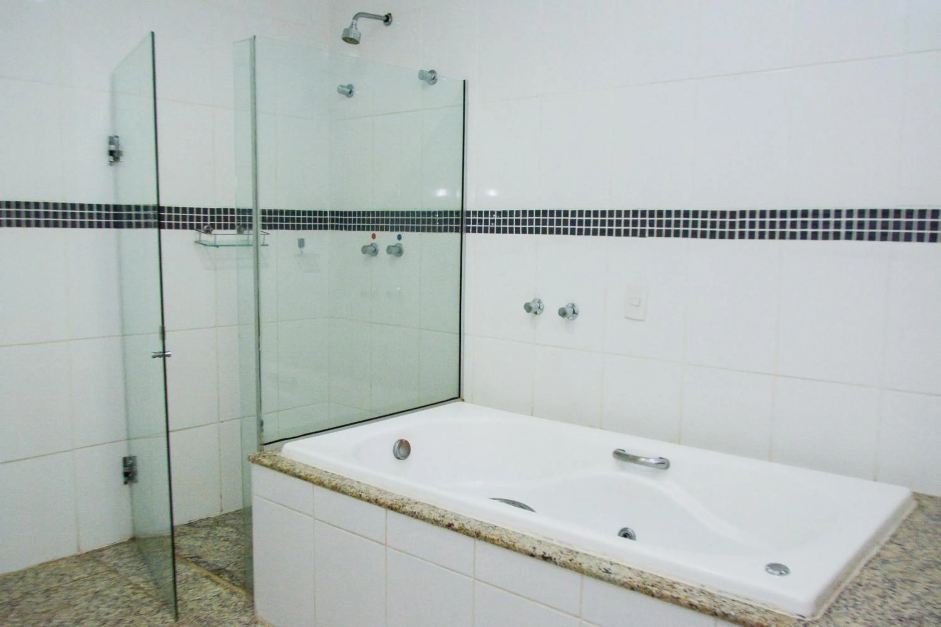 Hot Tub in BOMBONATO HOTEL - Fácil Acesso ao Aeroporto e parque de Exposições ABCZ