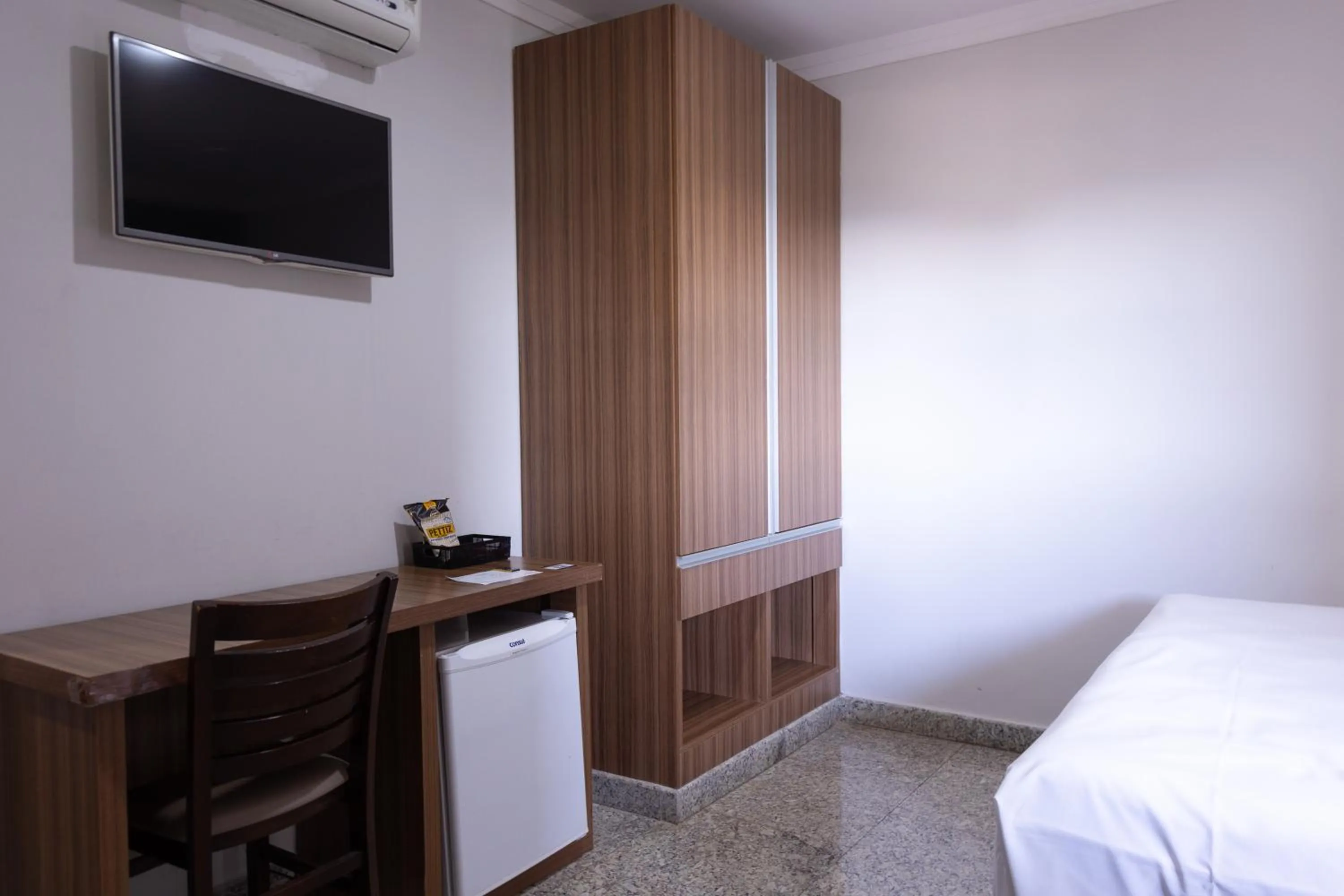 Bedroom, Bed in BOMBONATO HOTEL - Fácil Acesso ao Aeroporto e parque de Exposições ABCZ