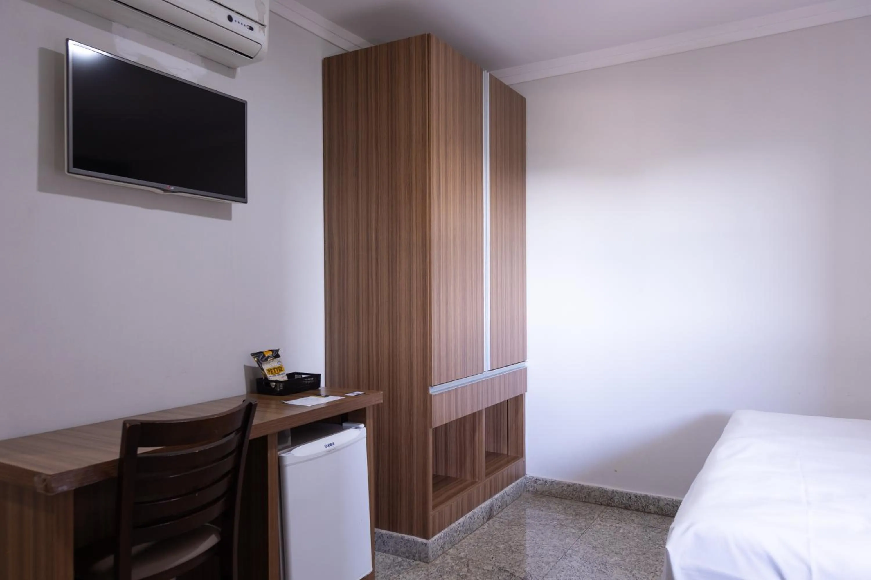 Bedroom, Bed in BOMBONATO HOTEL - Fácil Acesso ao Aeroporto e parque de Exposições ABCZ