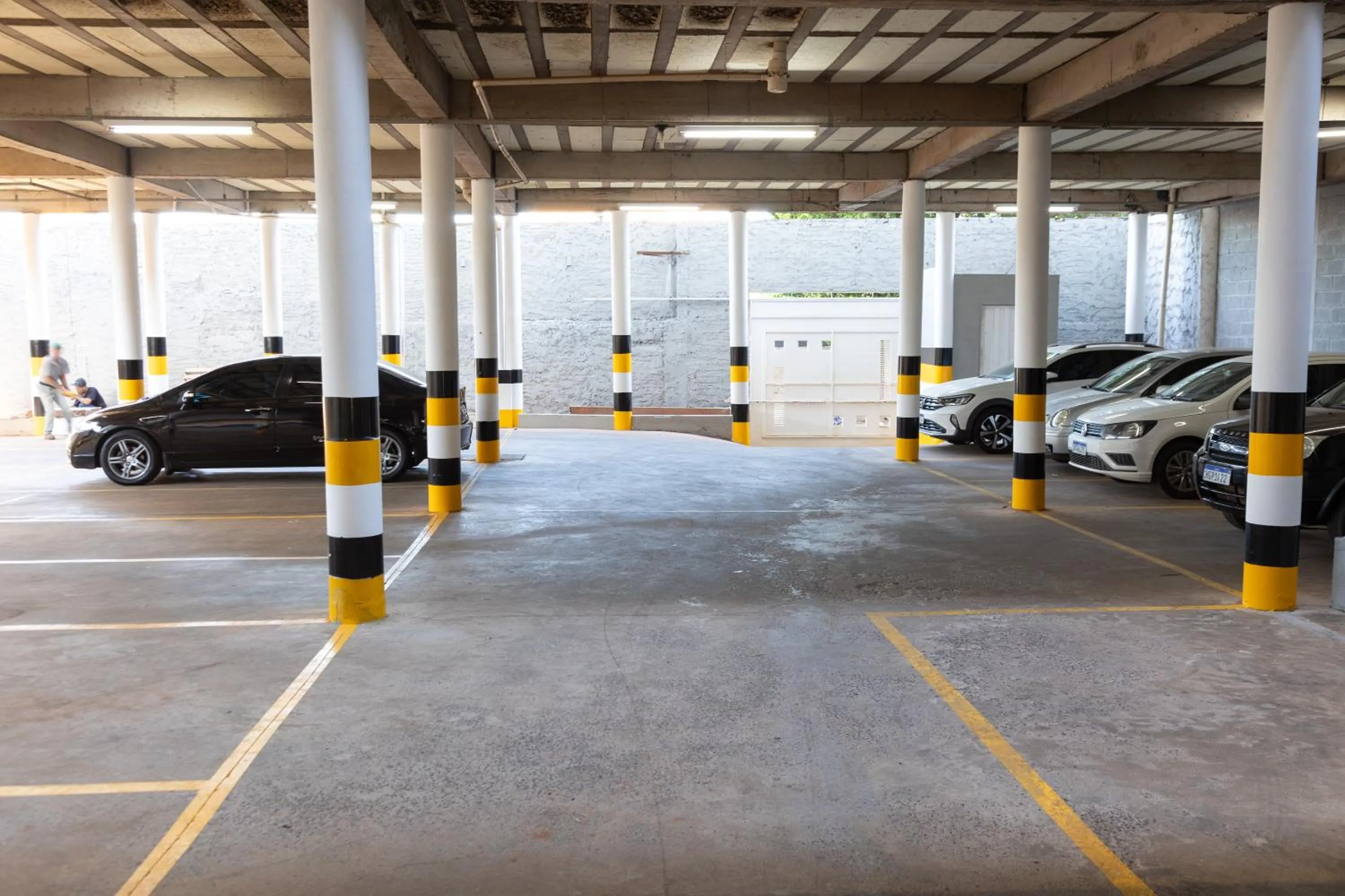 Parking in BOMBONATO HOTEL - Fácil Acesso ao Aeroporto e parque de Exposições ABCZ
