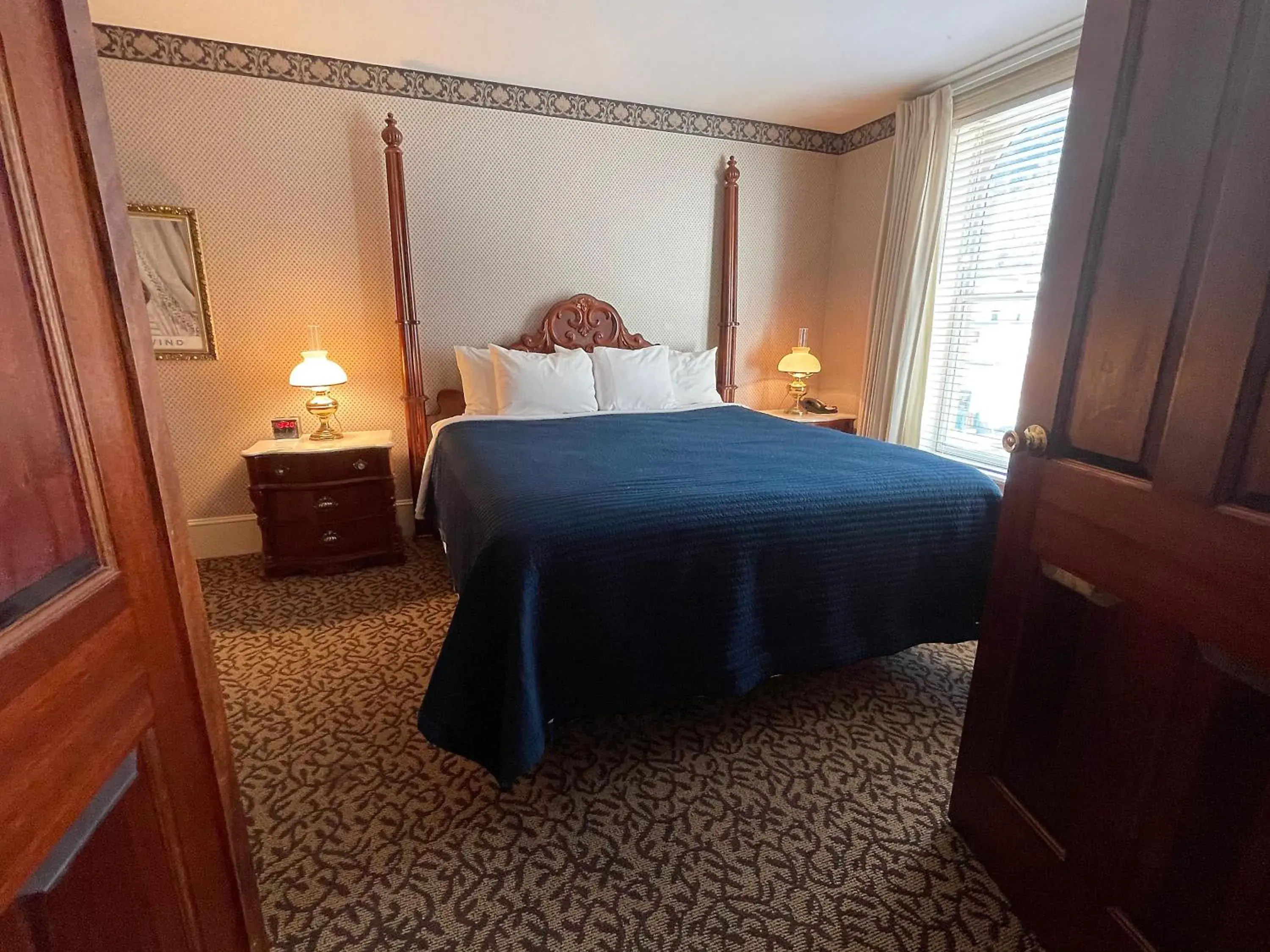 208 Victorian Governor's King Suite in Celebrity Boutique Hotel 208 Victorian Governor's King Suite in Celebrity Boutique Hotel