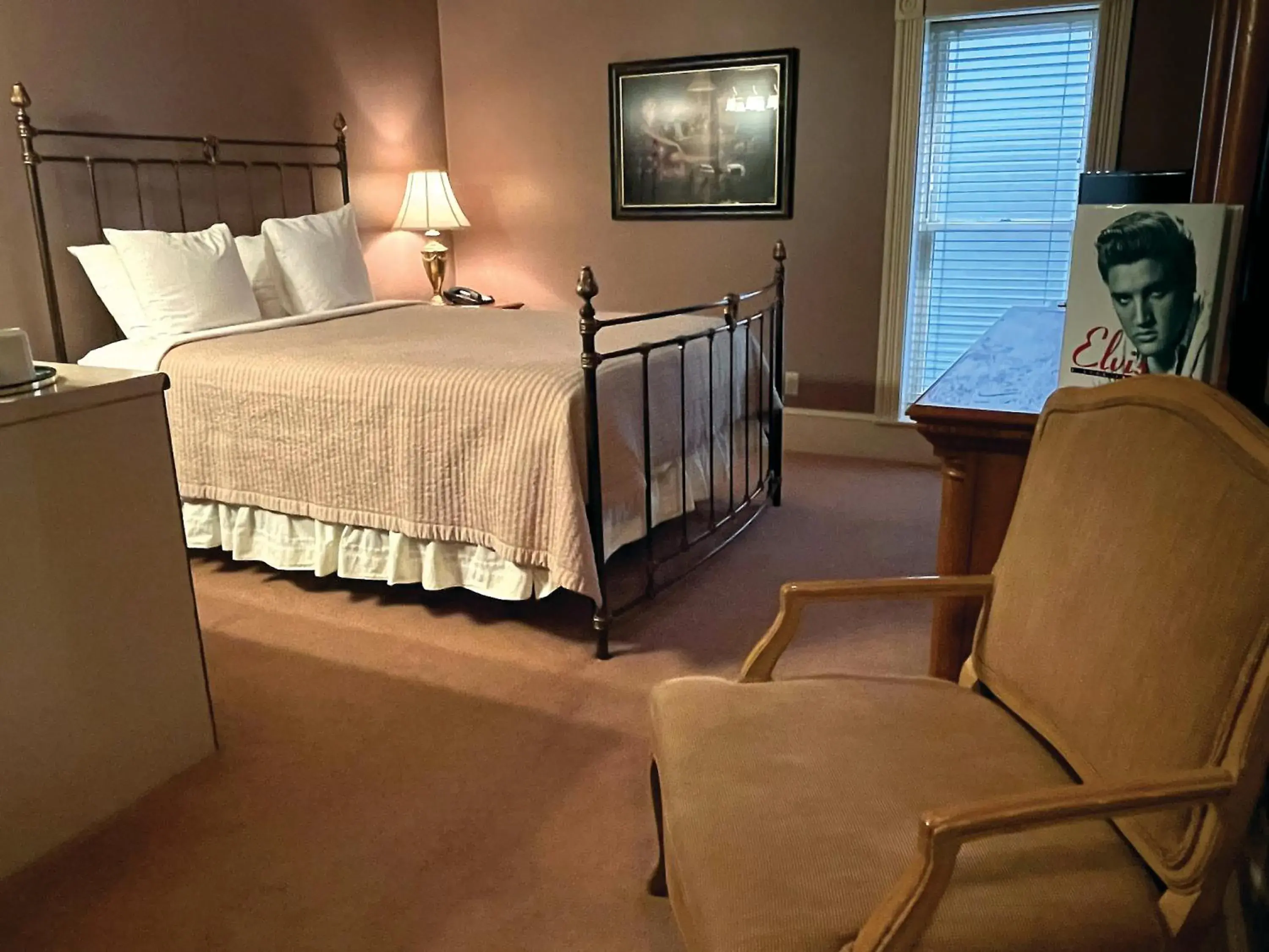 Deluxe Queen Room in Celebrity Boutique Hotel Deluxe Queen Room in Celebrity Boutique Hotel