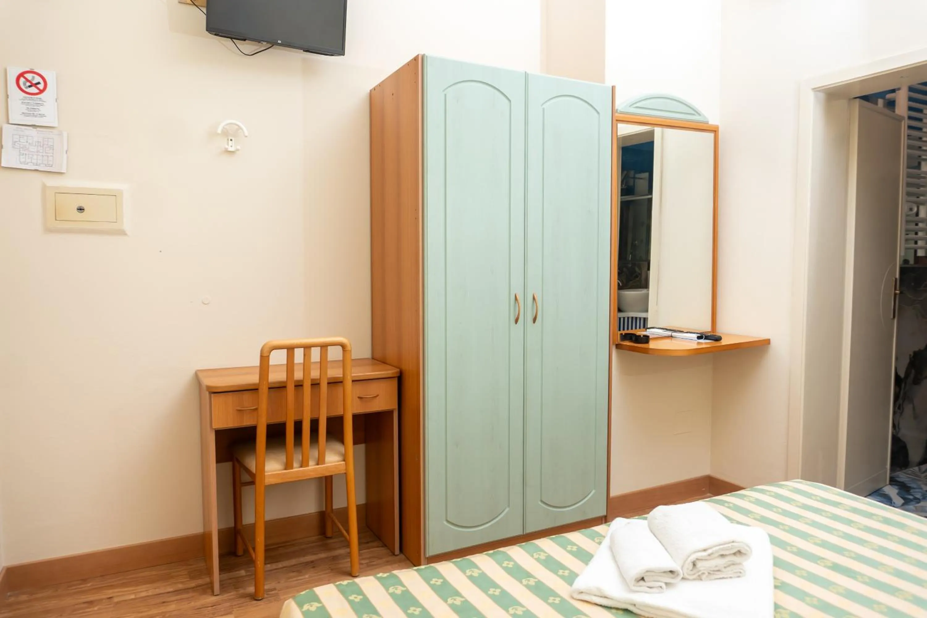 Bedroom, Bed in Hotel Adriatica sul Mare