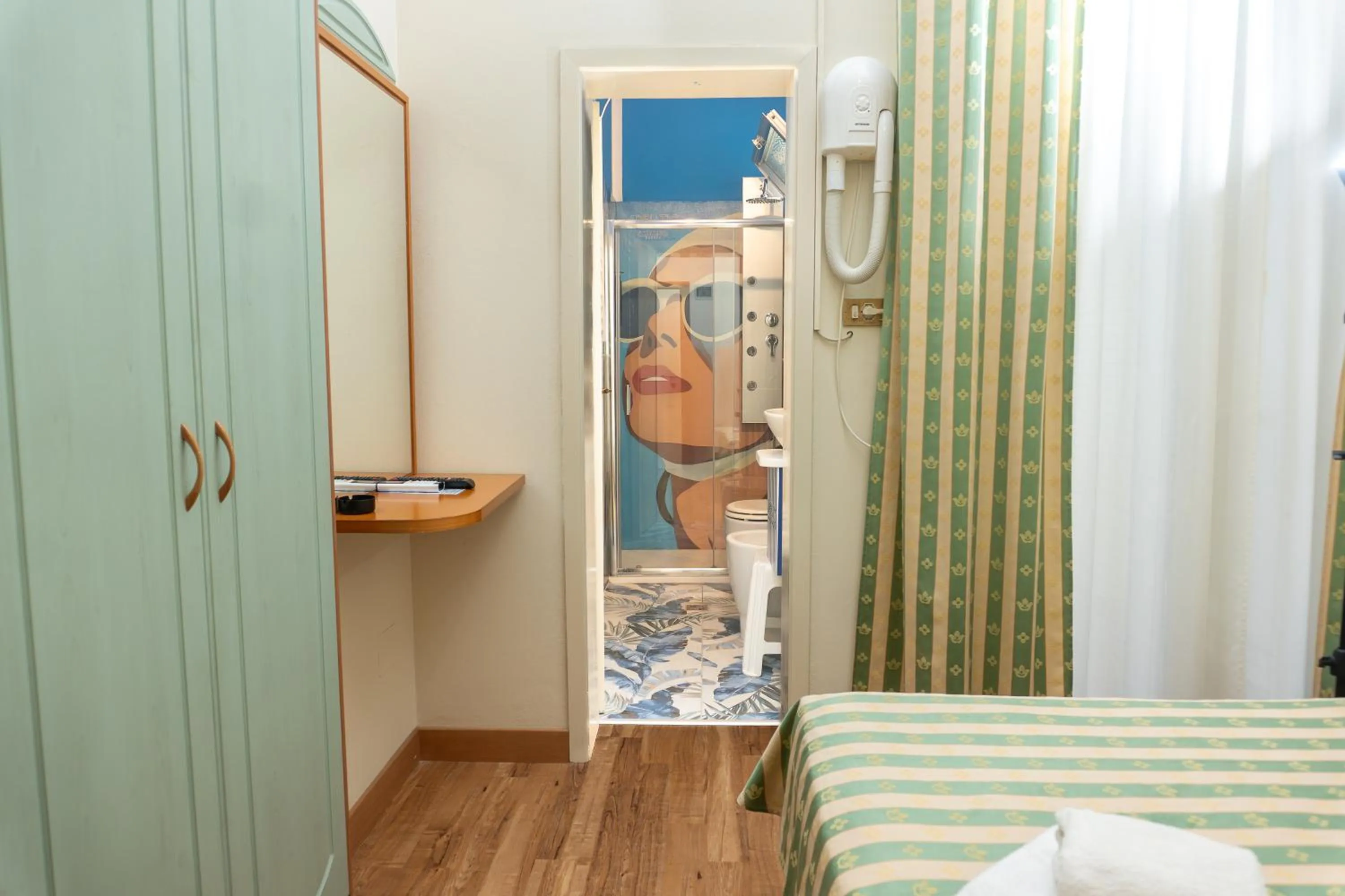 Bathroom, Bed in Hotel Adriatica sul Mare