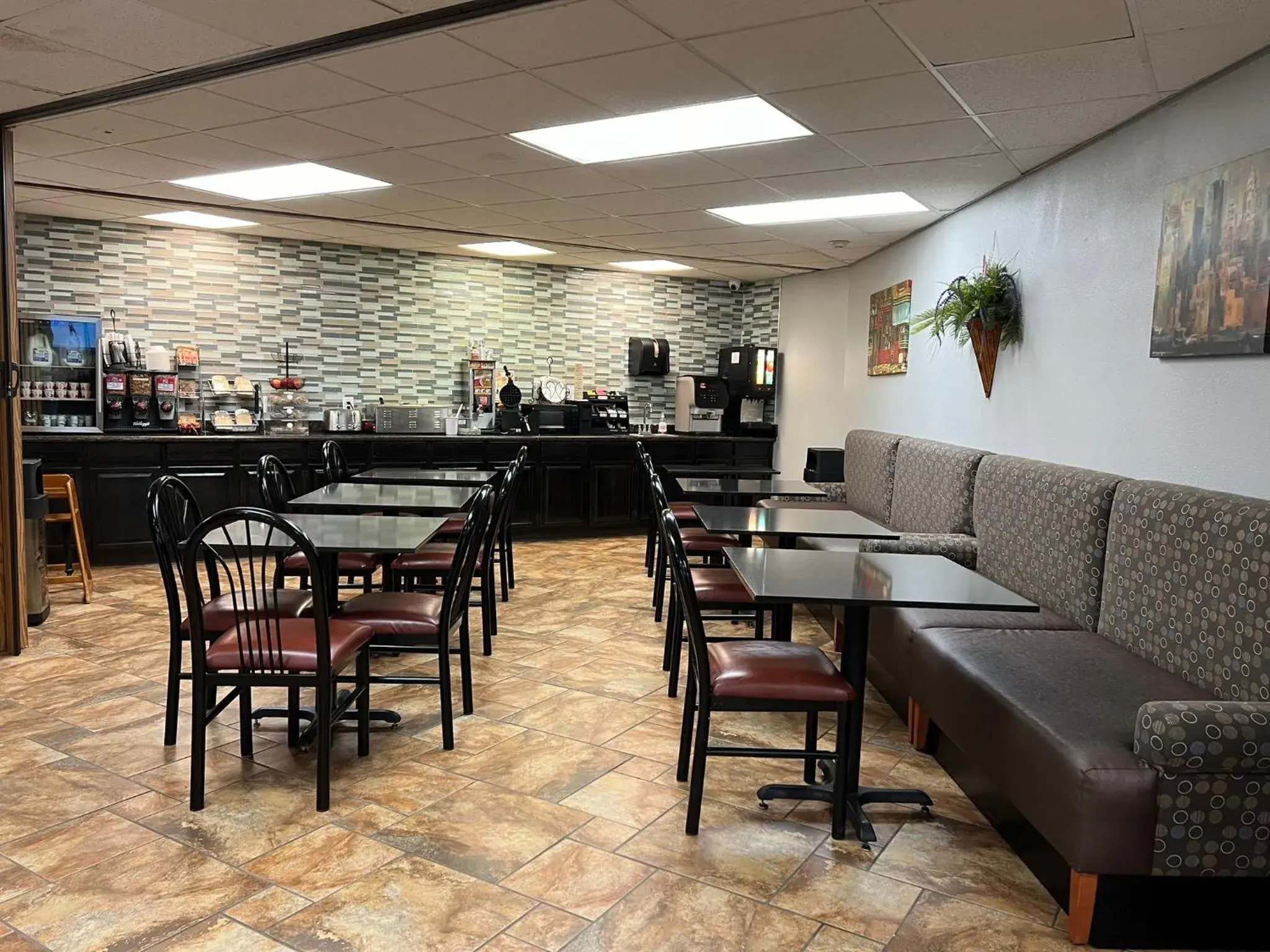 Breakfast in Greenlight Inn & Suites St James Breakfast in Greenlight Inn & Suites St James