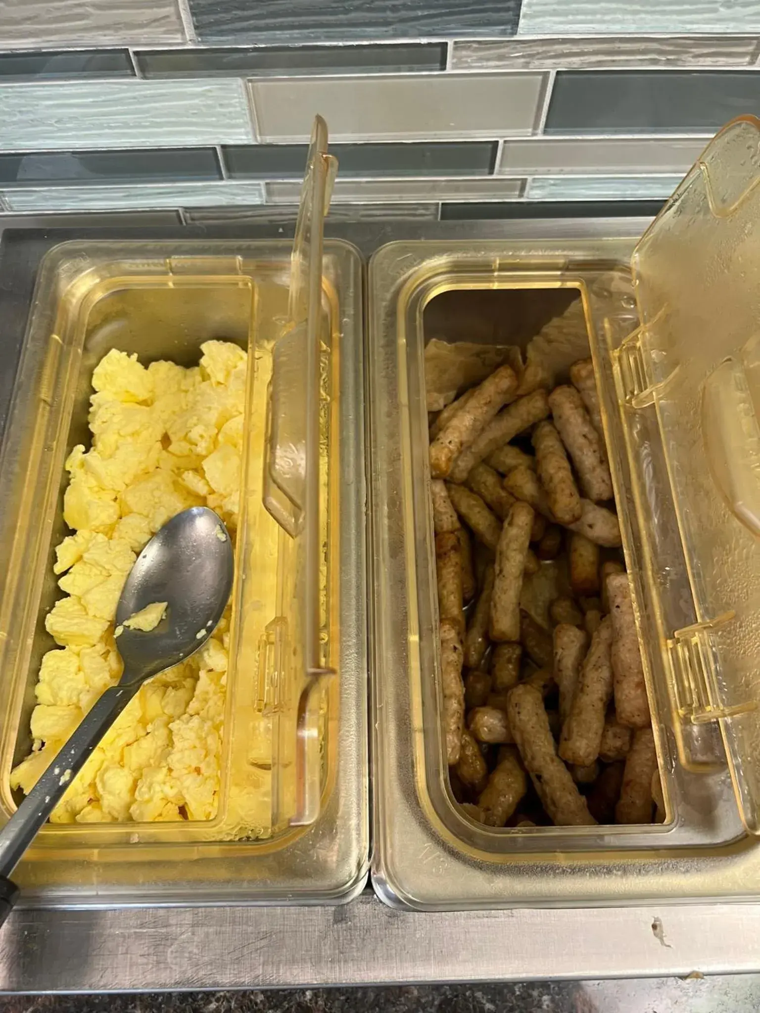 Breakfast in Greenlight Inn & Suites St James Breakfast in Greenlight Inn & Suites St James