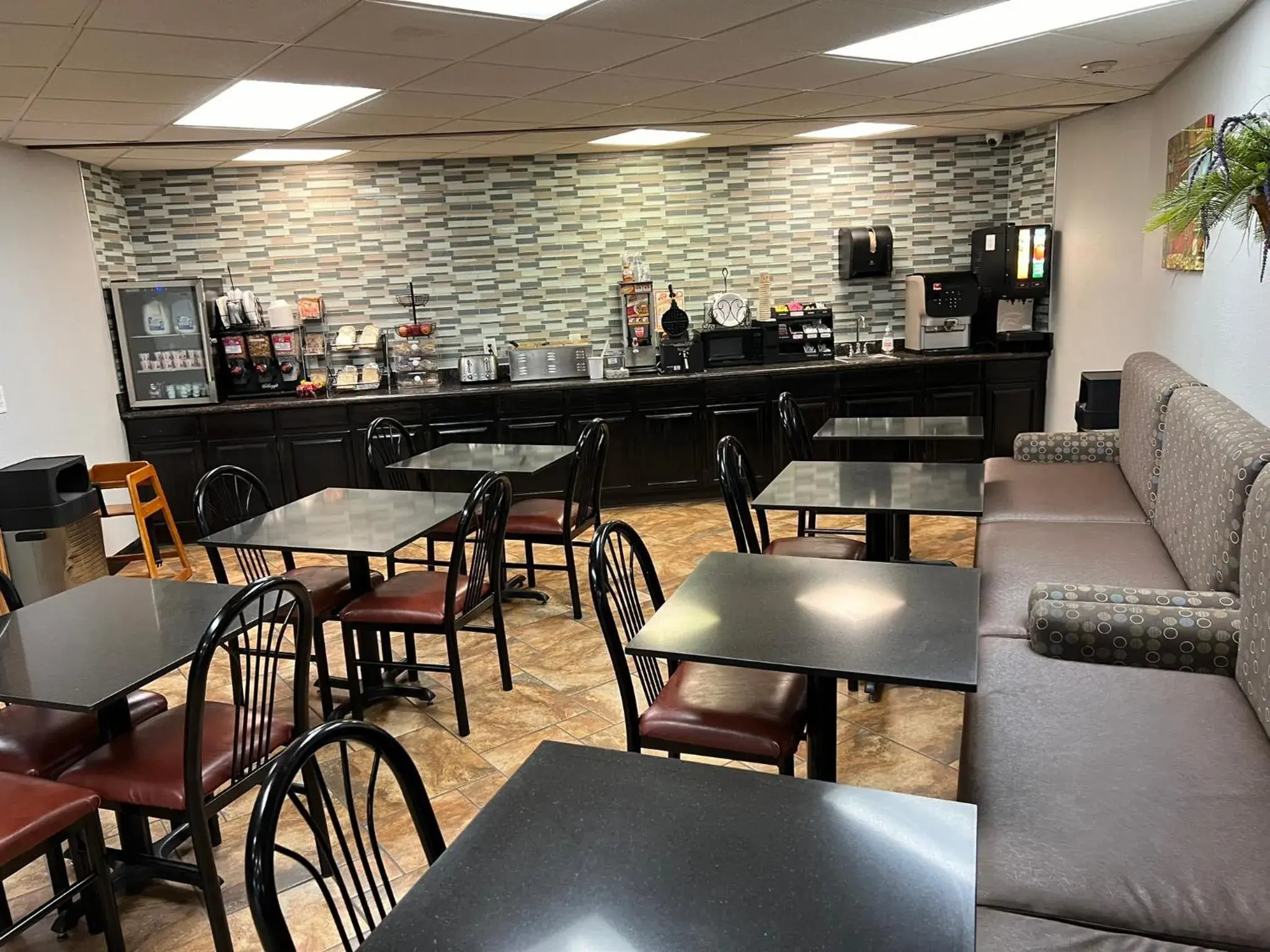 Breakfast in Greenlight Inn & Suites St James Breakfast in Greenlight Inn & Suites St James