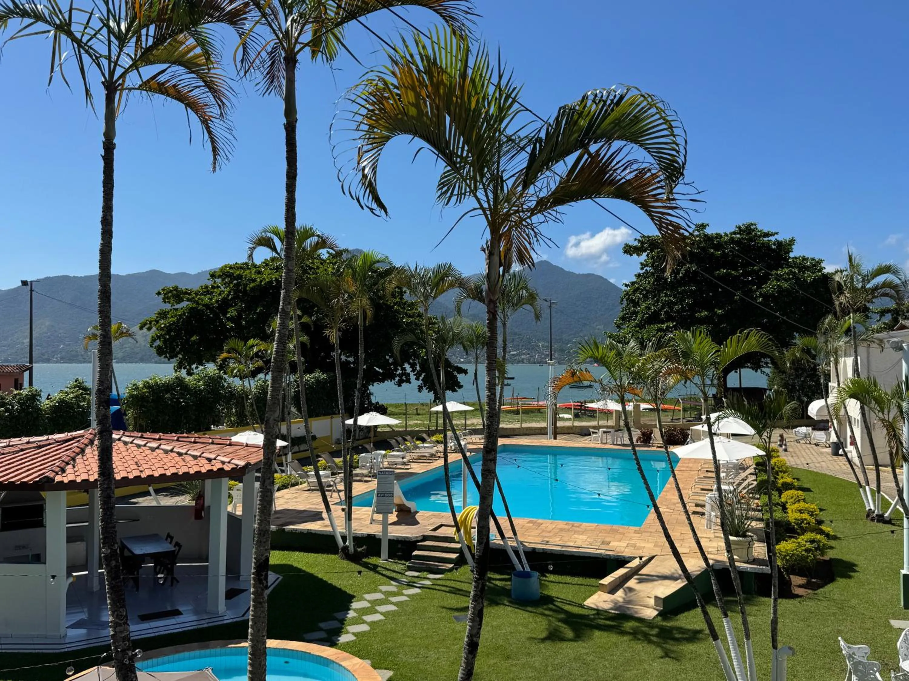 Swimming pool in Hotel Recanto dos Pássaros