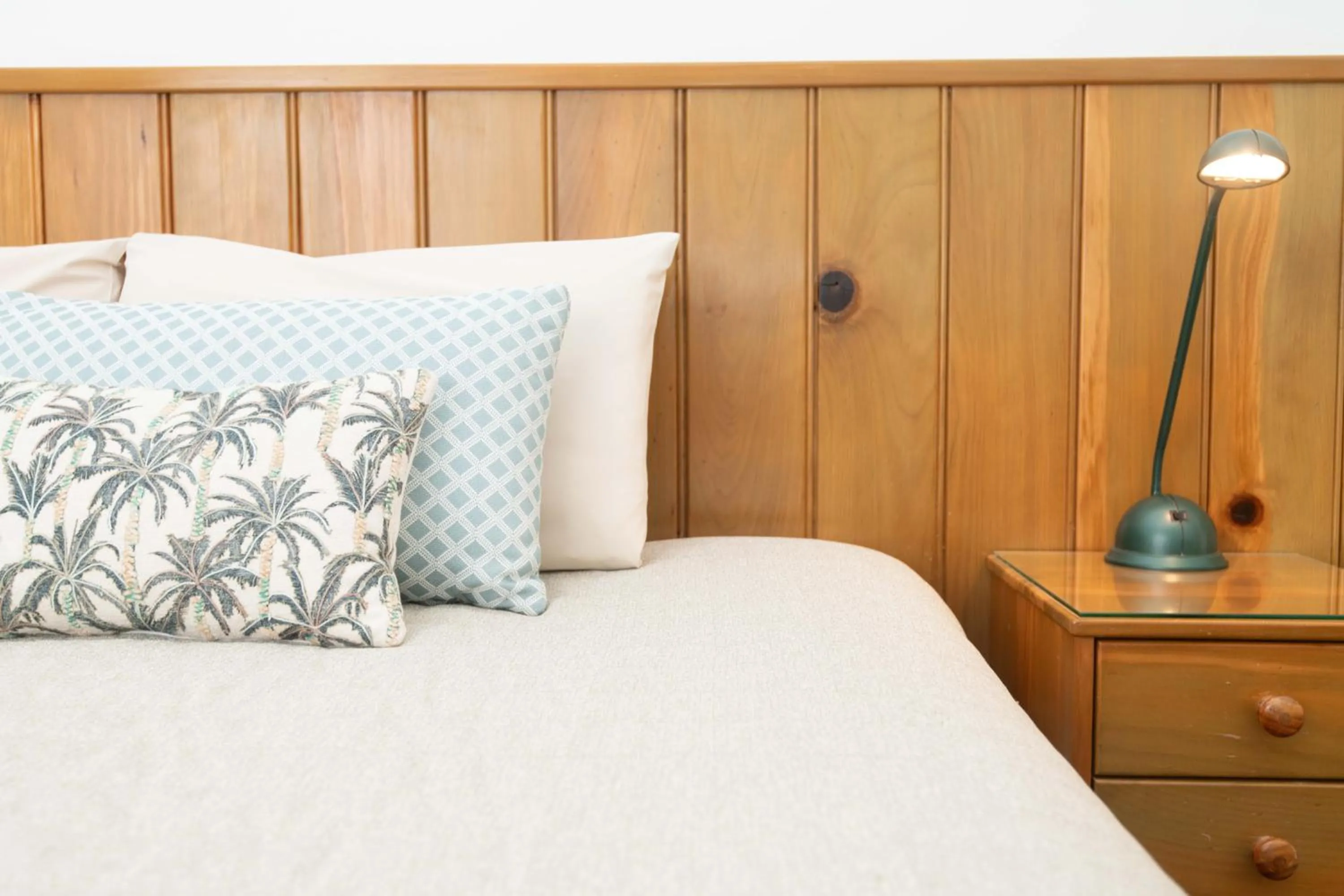 Bedroom, Bed in Ocean Breeze Cottages