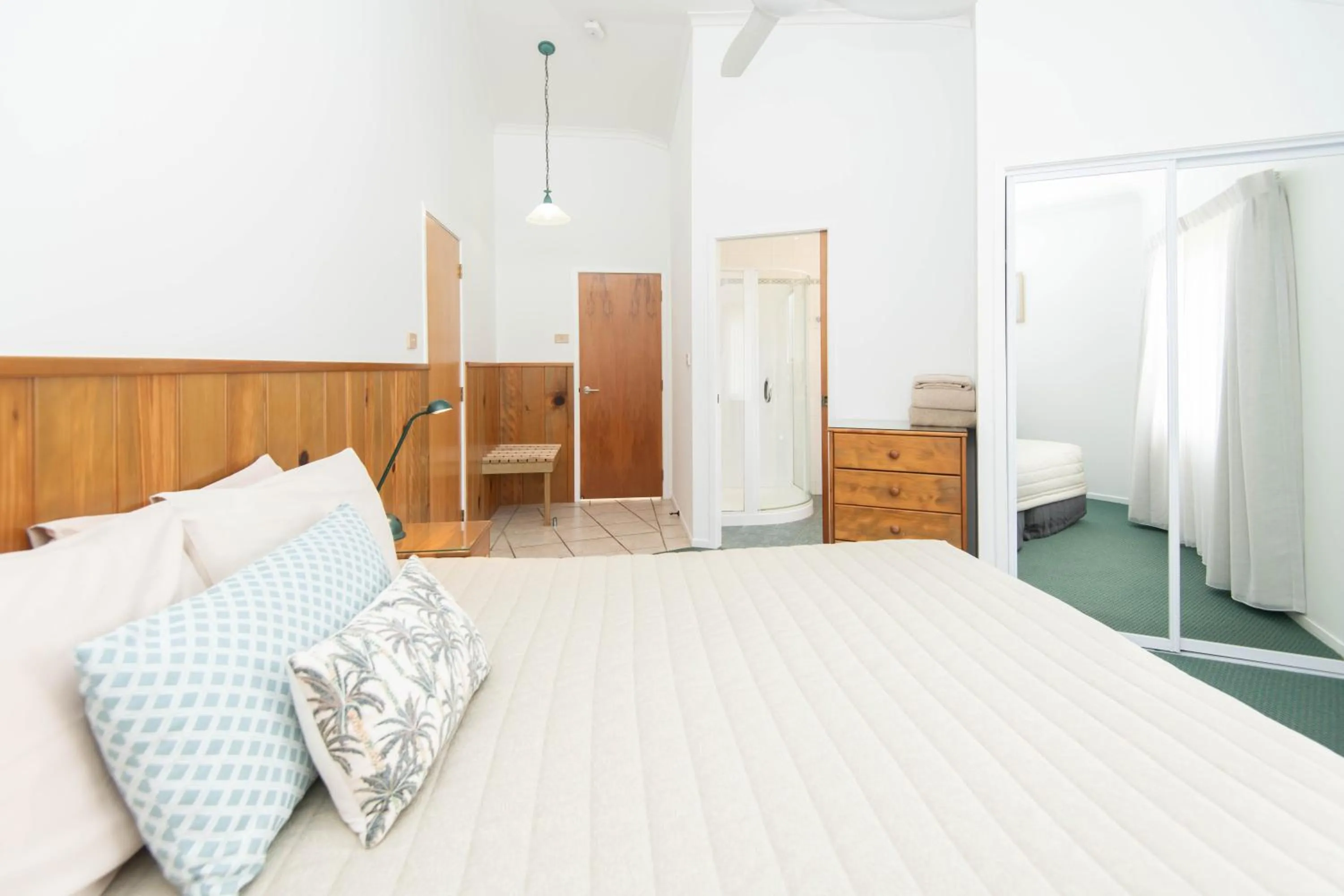 Bedroom, Bed in Ocean Breeze Cottages
