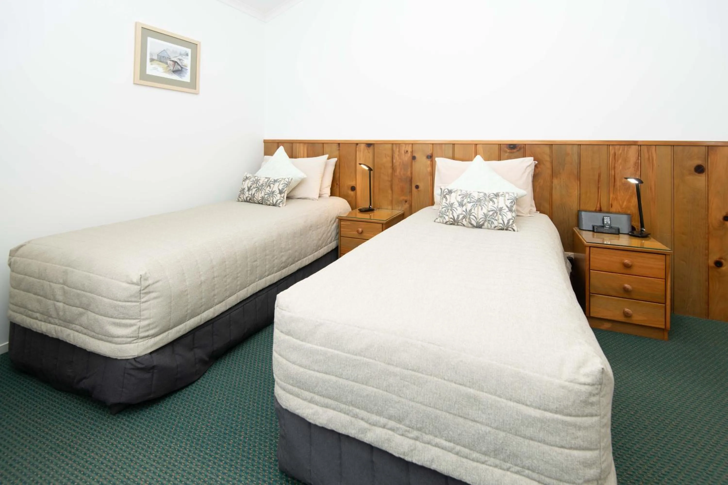 Bedroom, Bed in Ocean Breeze Cottages