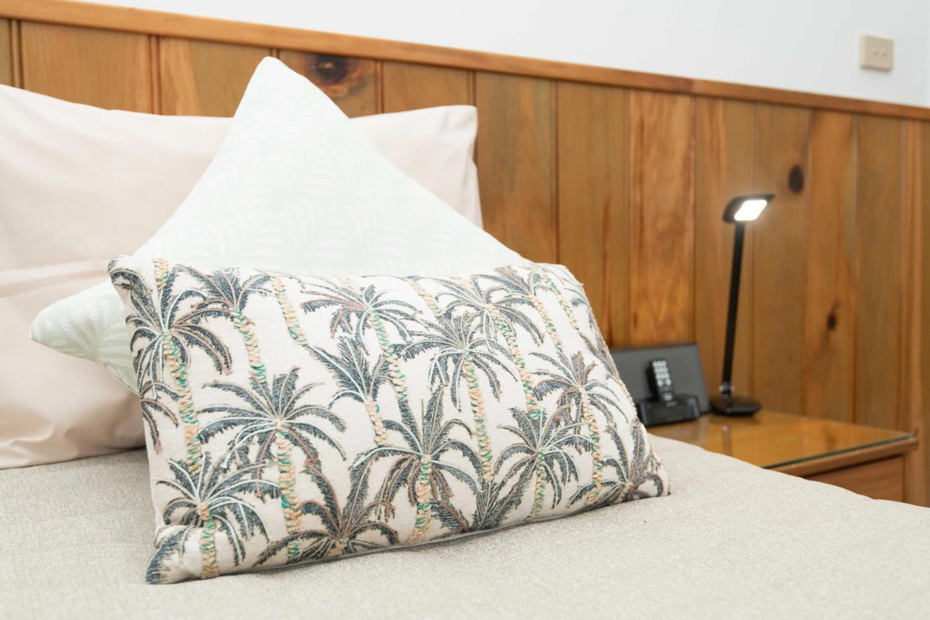 Bedroom, Bed in Ocean Breeze Cottages