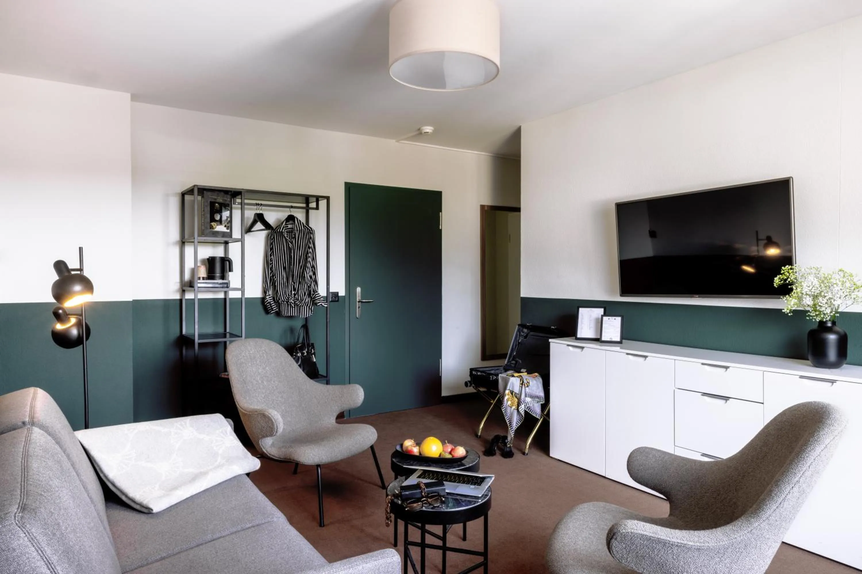 Living room in City Hotel Biel Bienne Free Parking