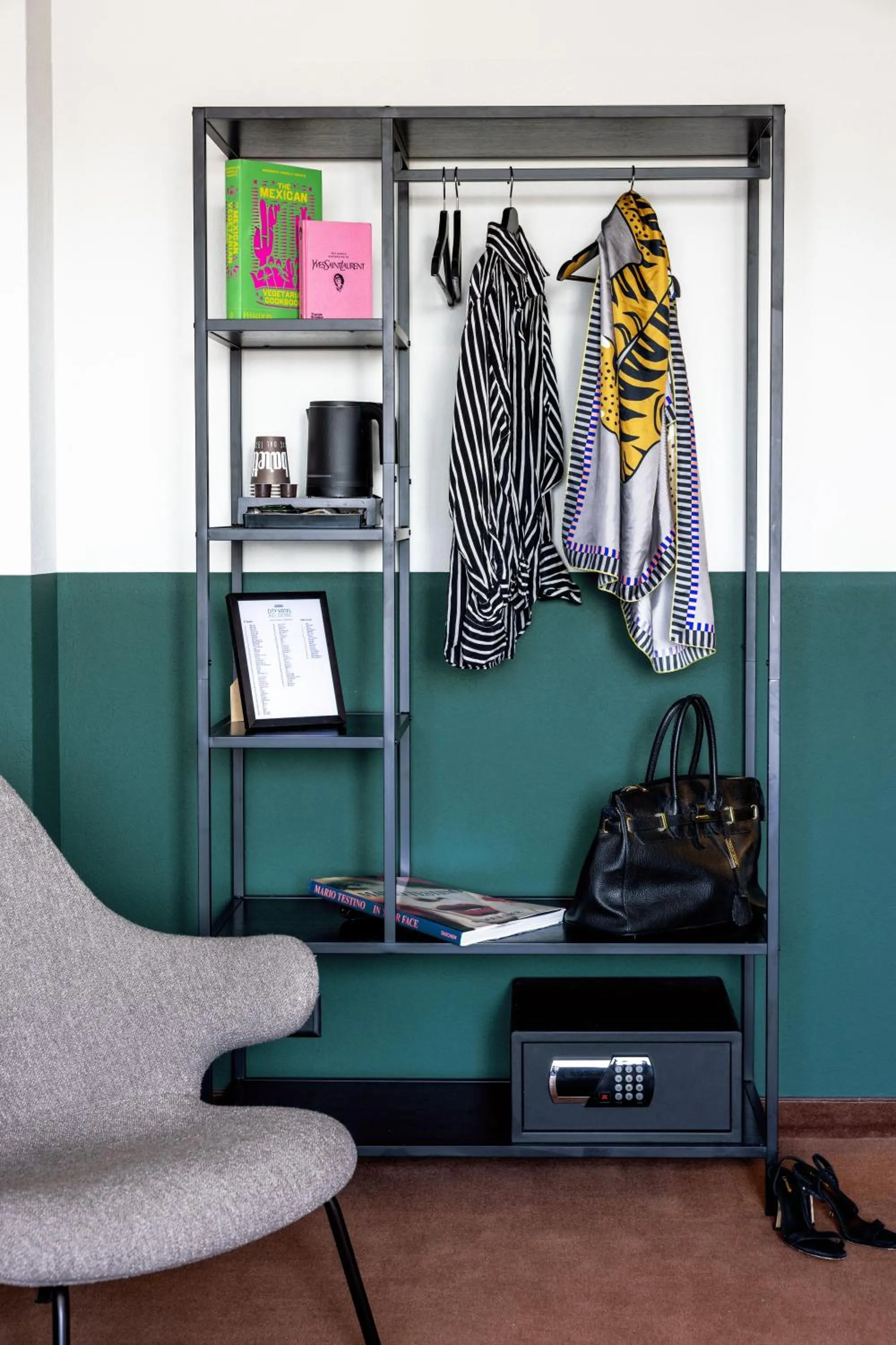 wardrobe in City Hotel Biel Bienne Free Parking