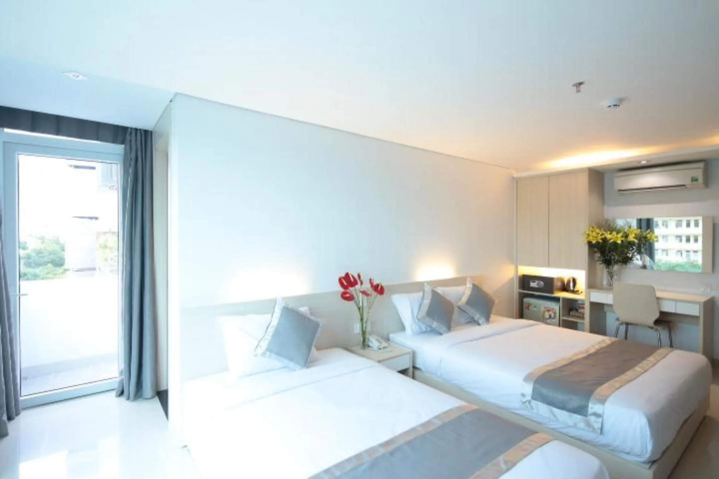 Photo of the whole room in Tristar Hotel