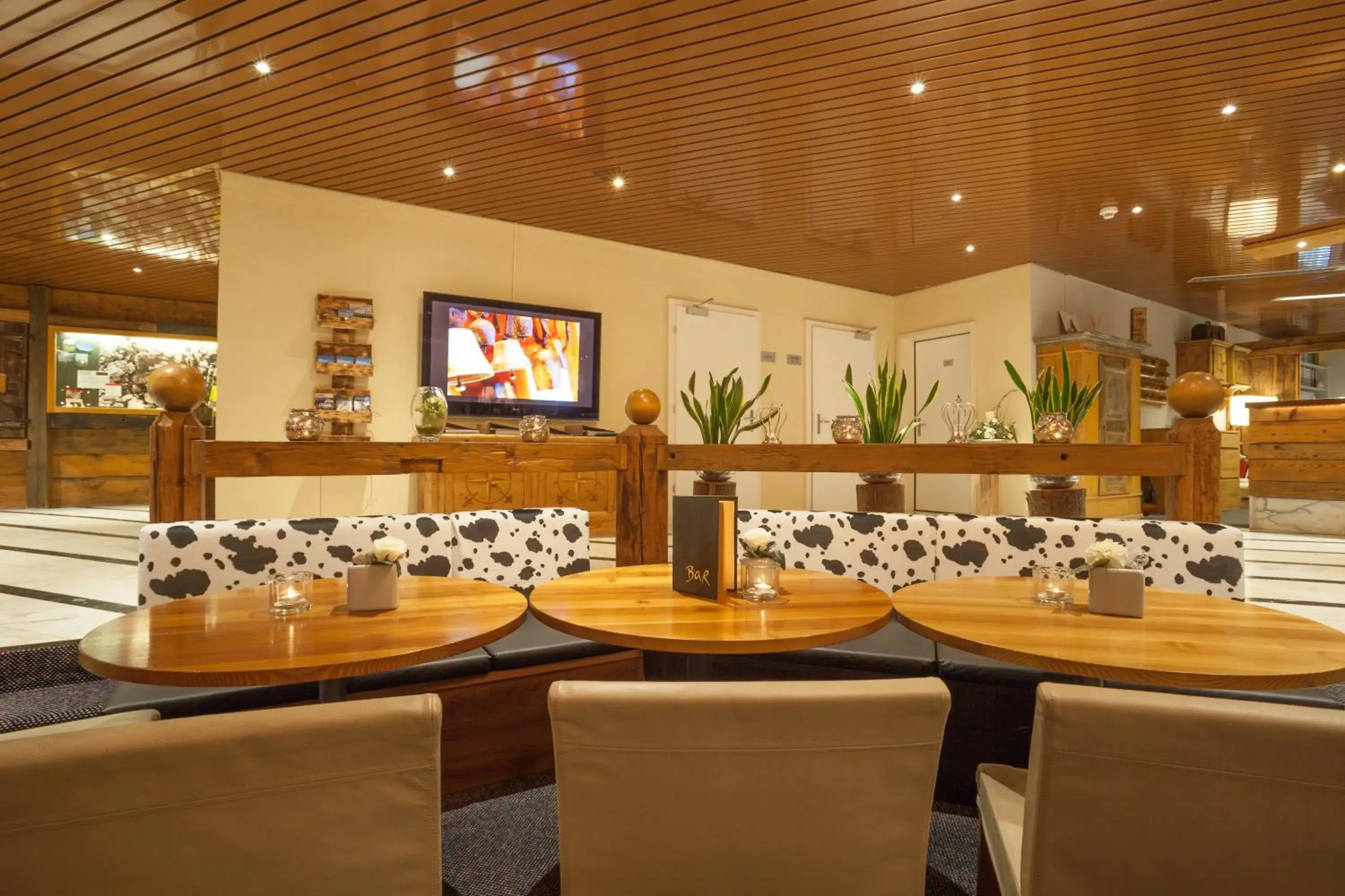 Lounge or bar in Hotel Steinmattli Lounge or bar in Hotel Steinmattli