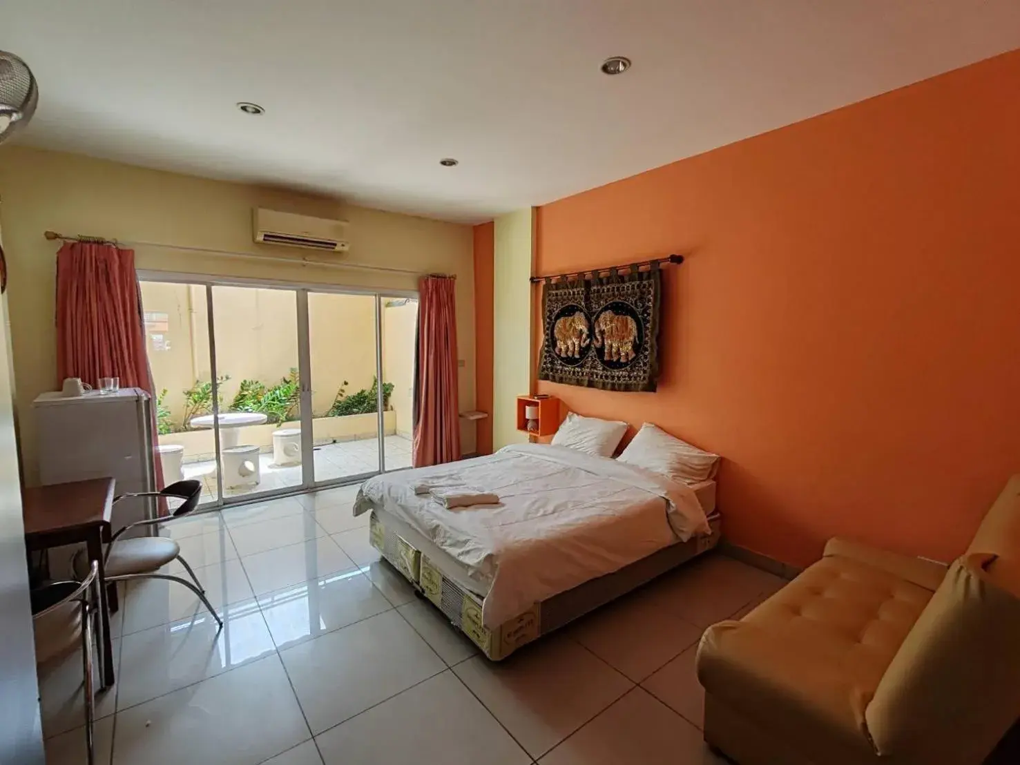 Bedroom, Bed in Jomtien Hostel Bedroom, Bed in Jomtien Hostel