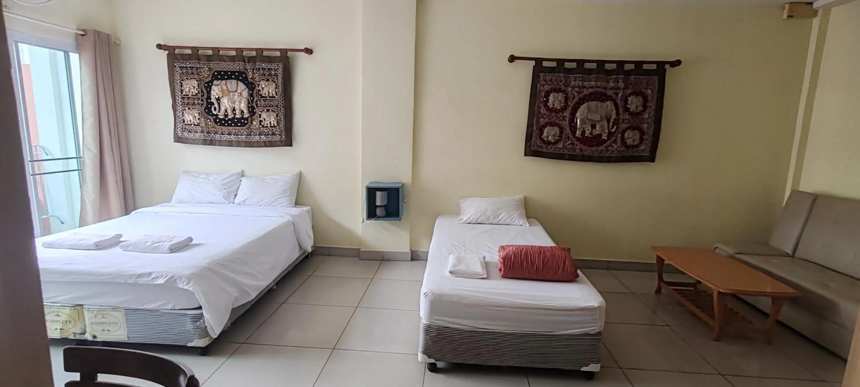 Bedroom, Bed in Jomtien Hostel