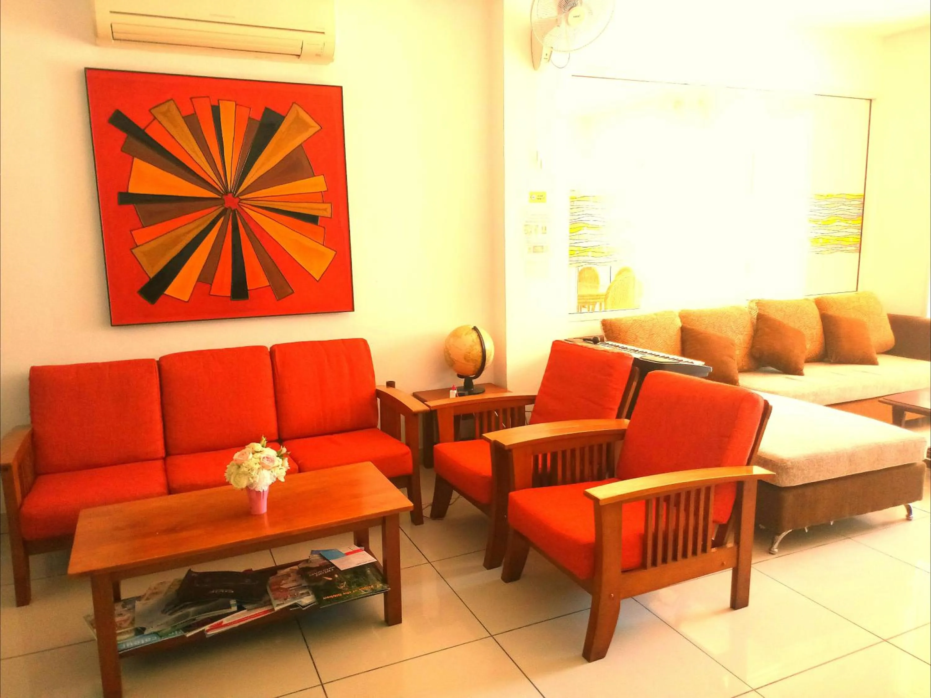 Communal lounge/ TV room in Jomtien Hostel