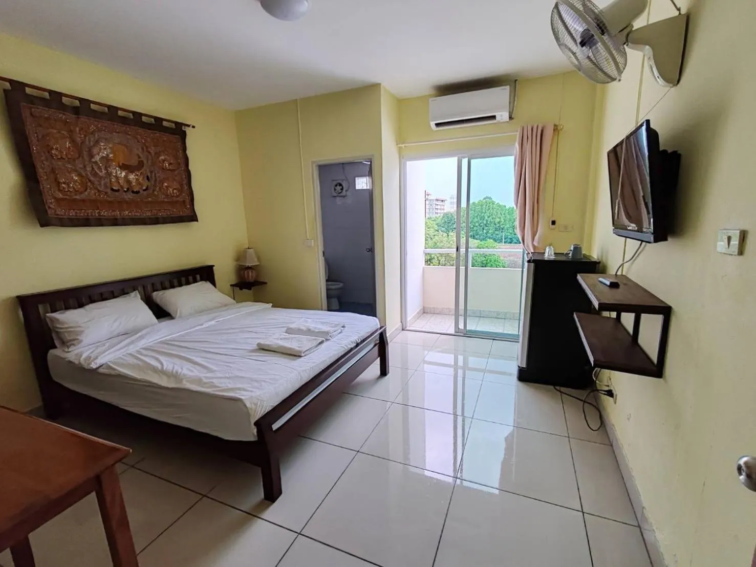 Bedroom, Bed in Jomtien Hostel