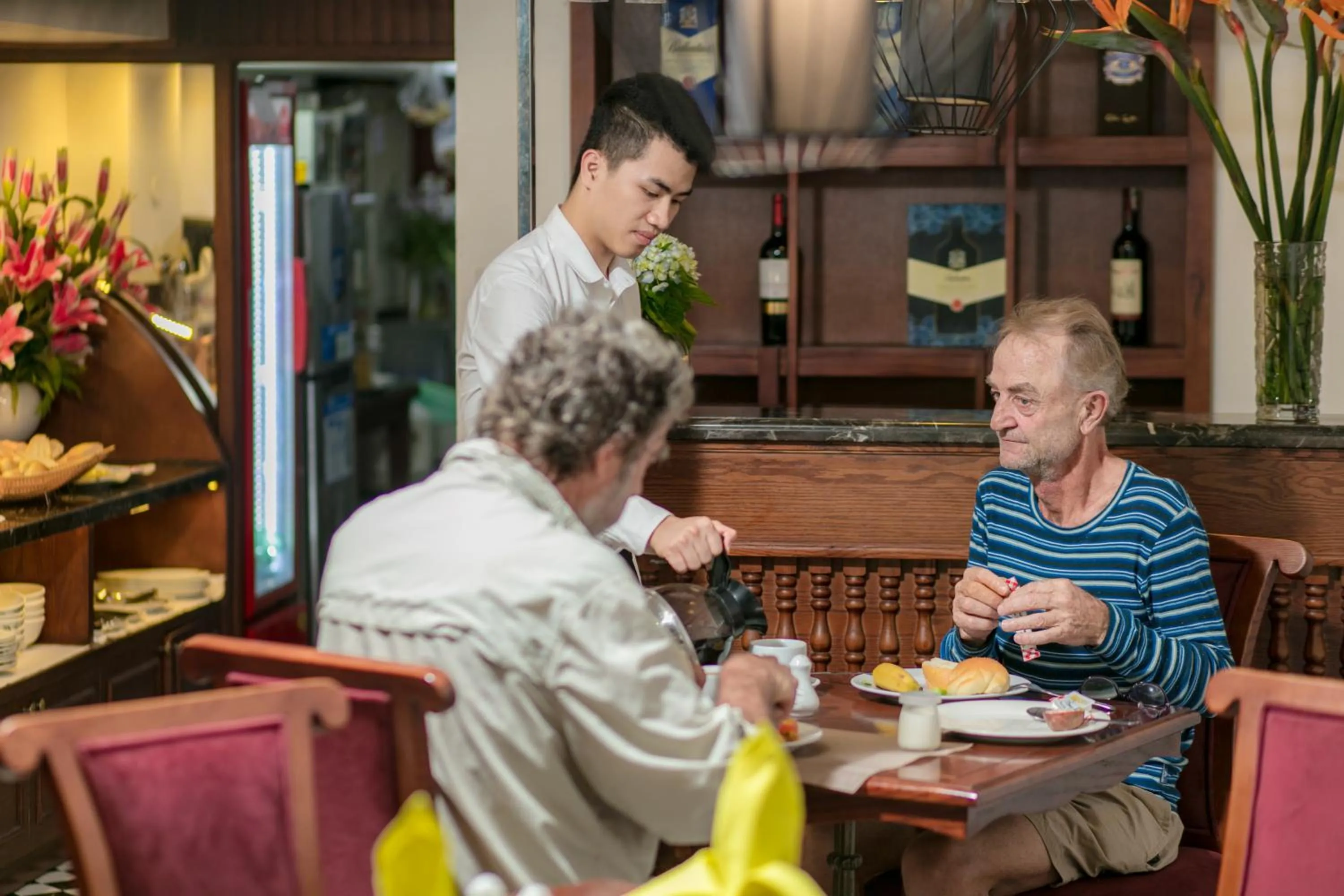 Restaurant/places to eat in Vision Premier Hotel & Spa