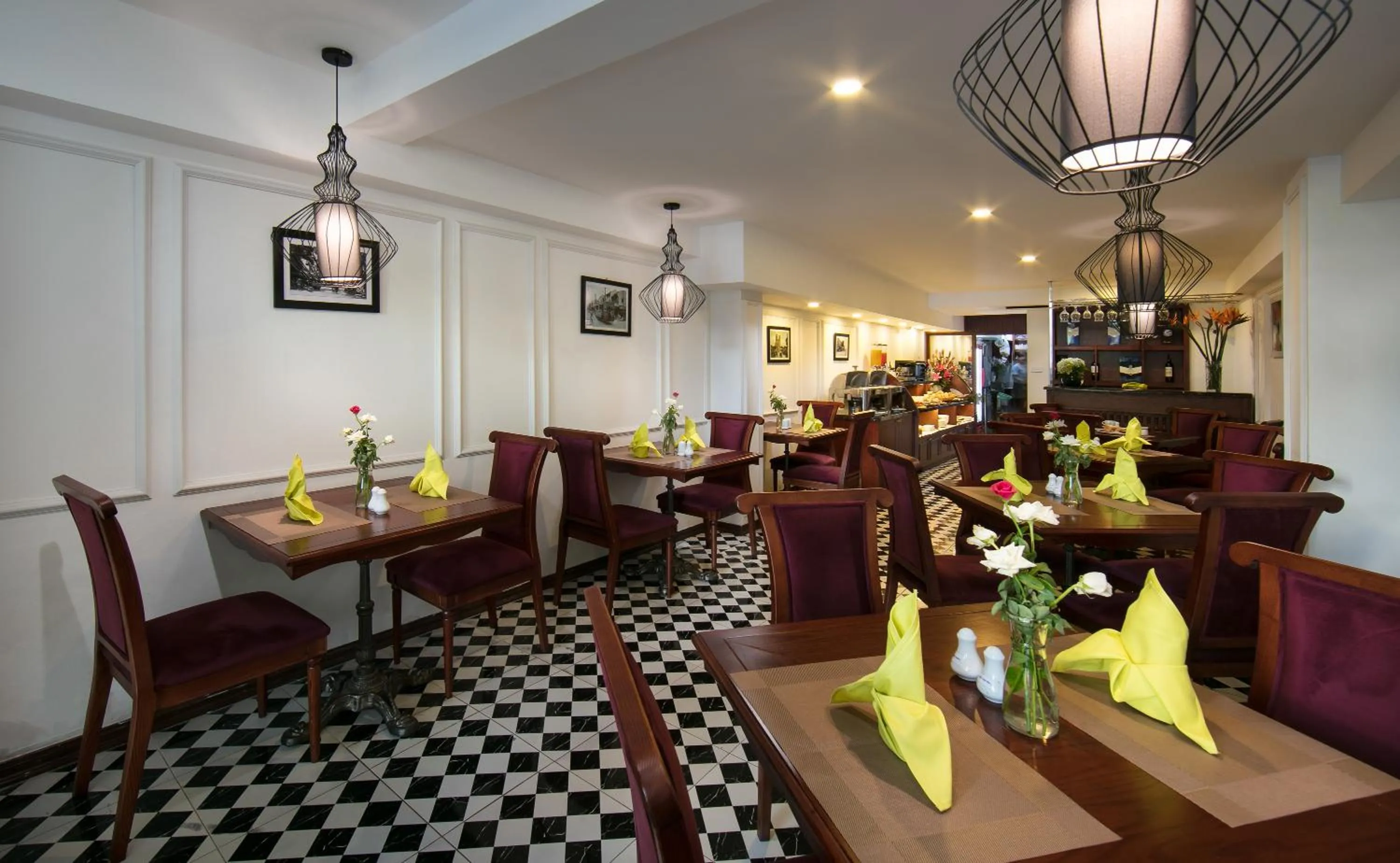 Restaurant/places to eat in Vision Premier Hotel & Spa