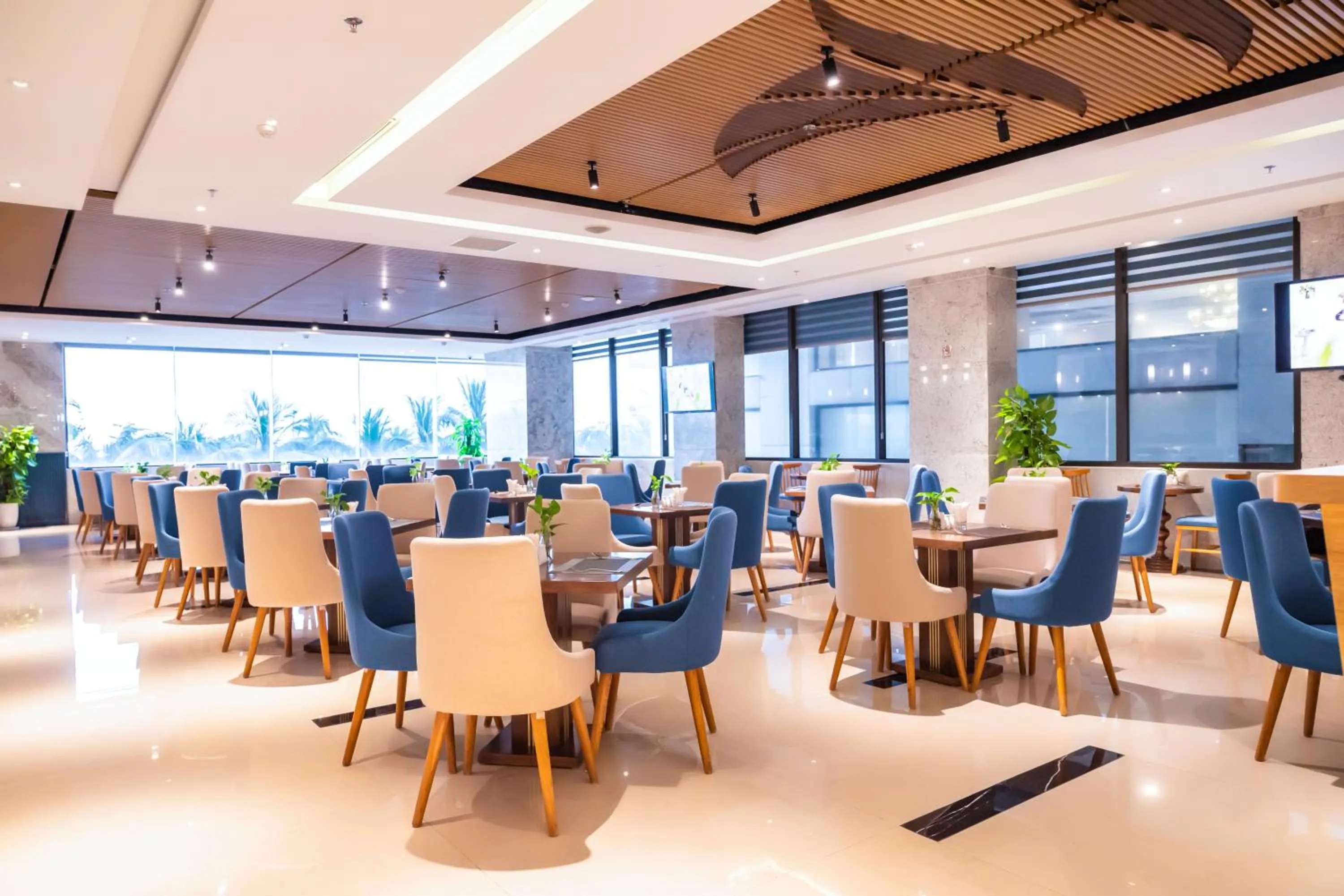 Restaurant/places to eat in Canvas Danang Beach Hotel