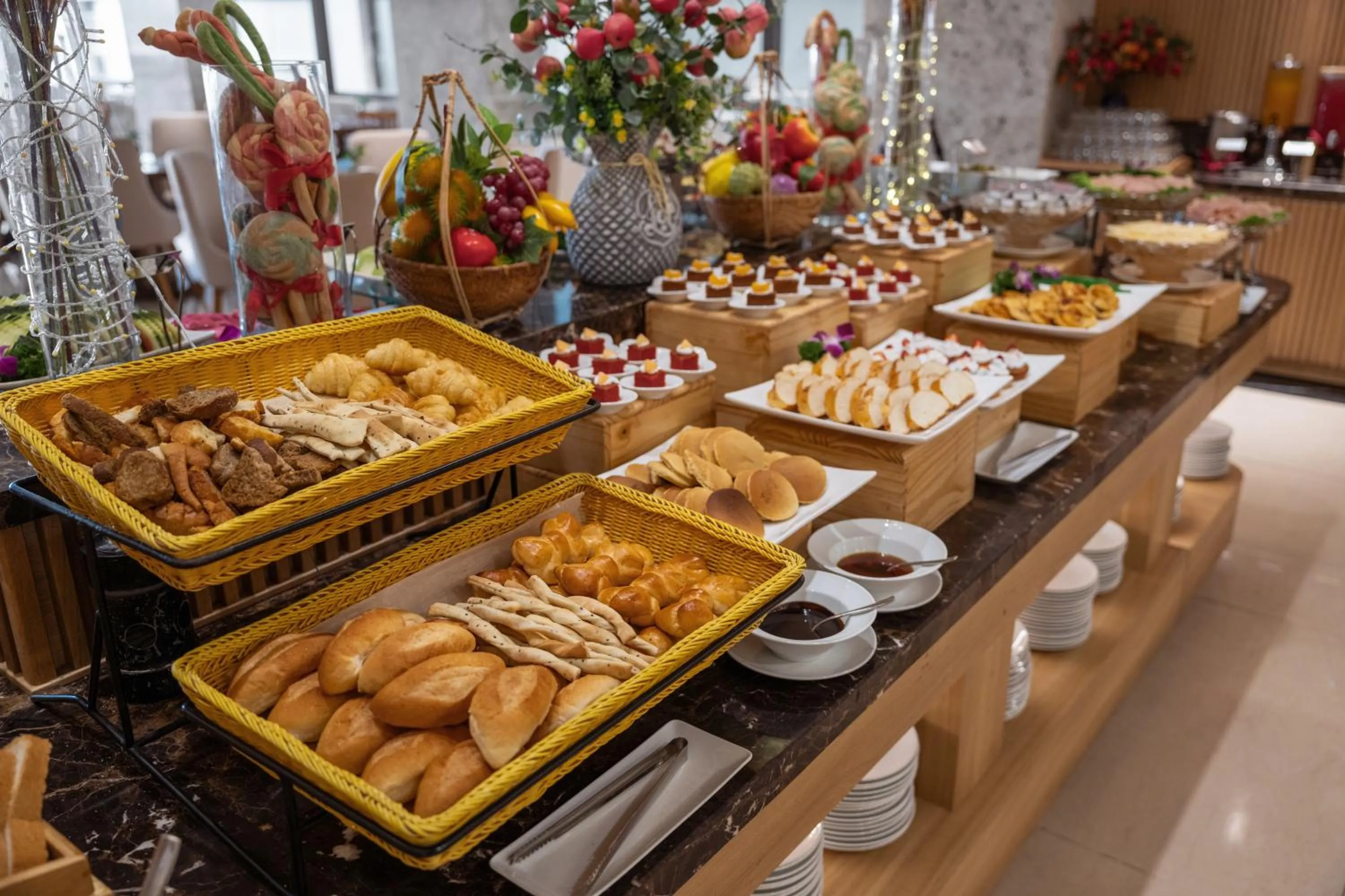 Restaurant/places to eat in Canvas Danang Beach Hotel