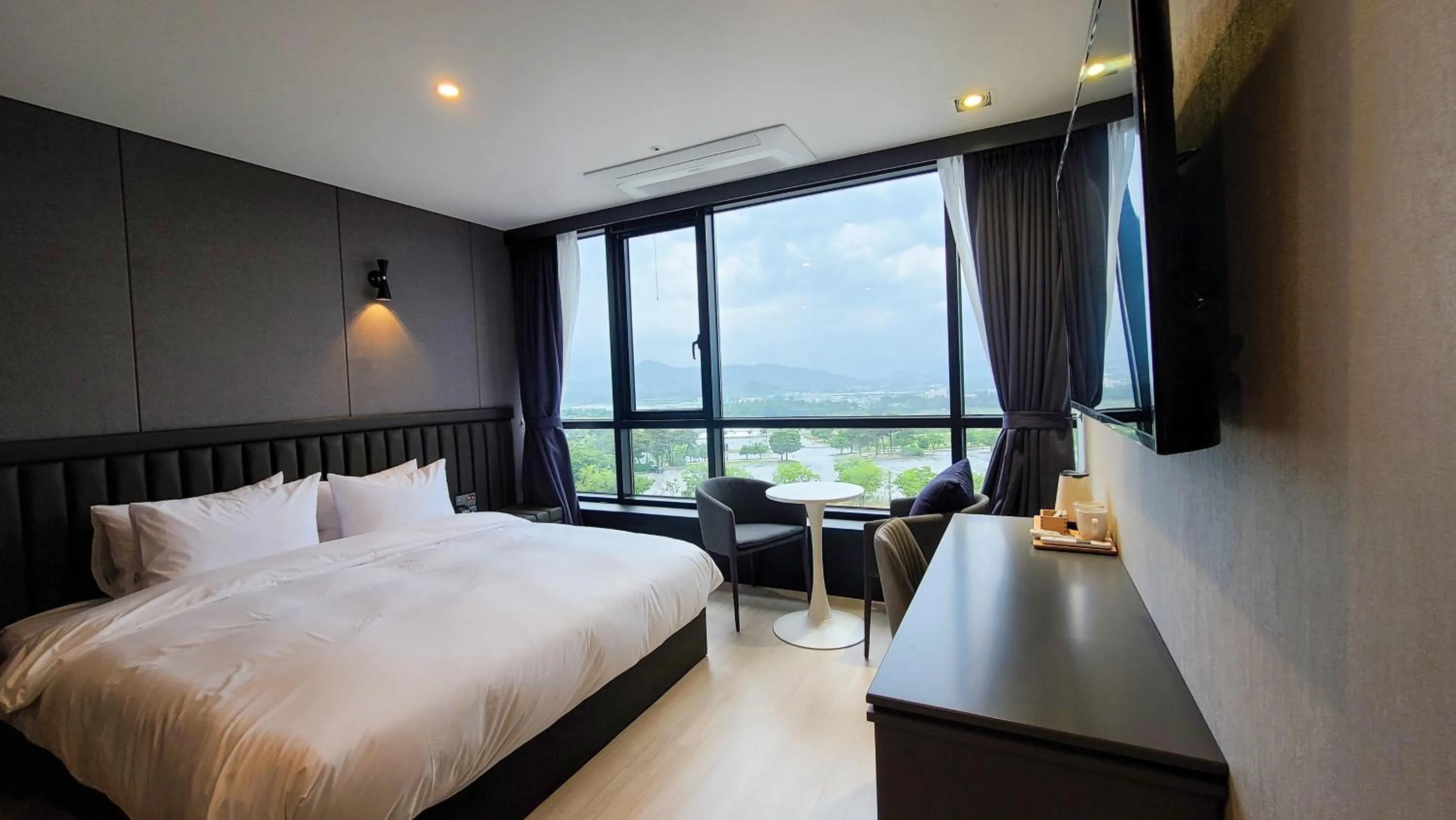 Bed in Hotel Ohevday