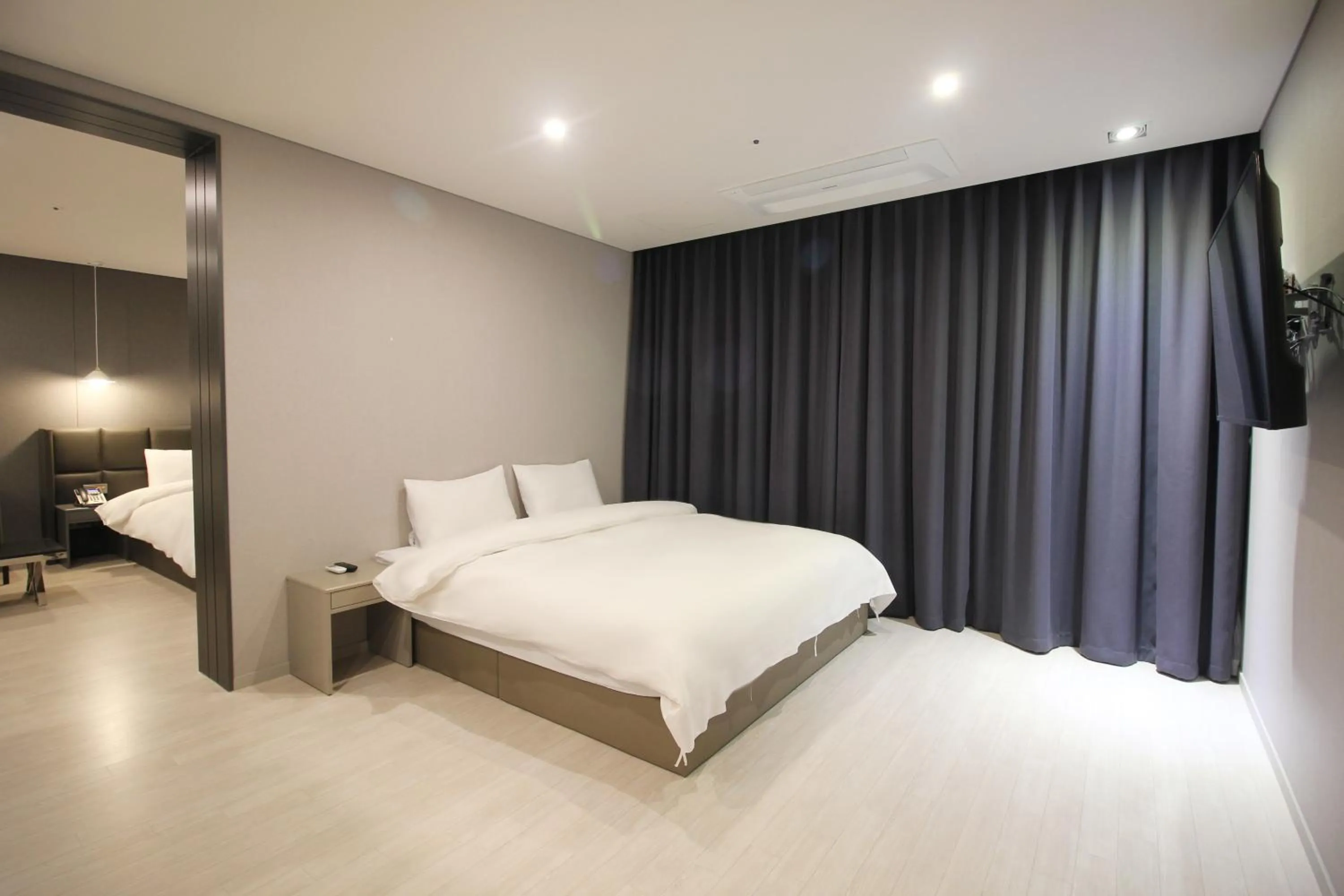 Bed in Hotel Ohevday