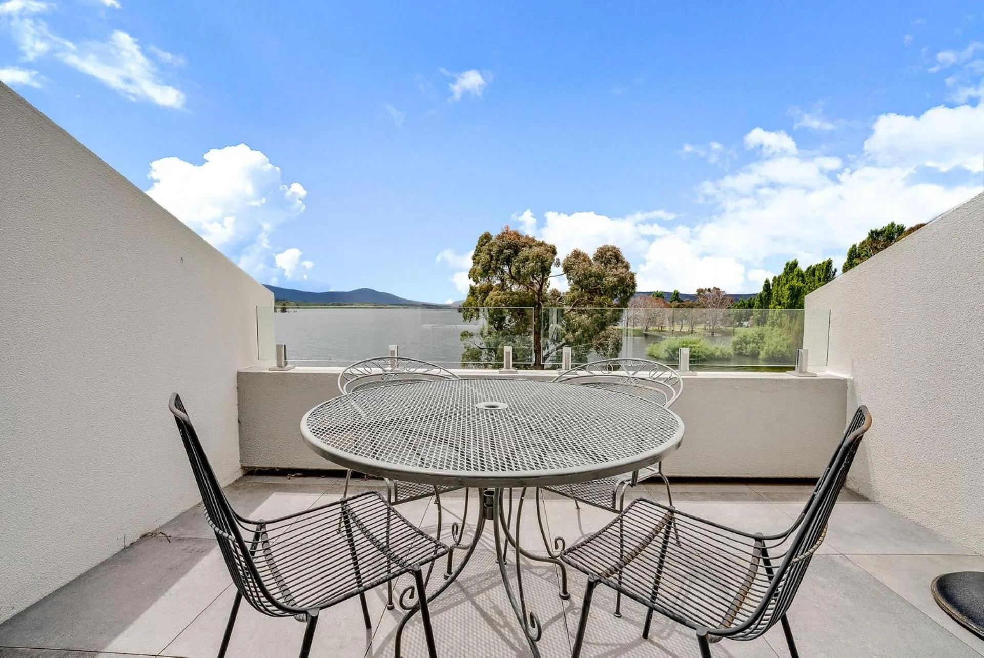 Horizons 201 - Lake Front Studio l Pool l Tennis Court l Bar l WiFi