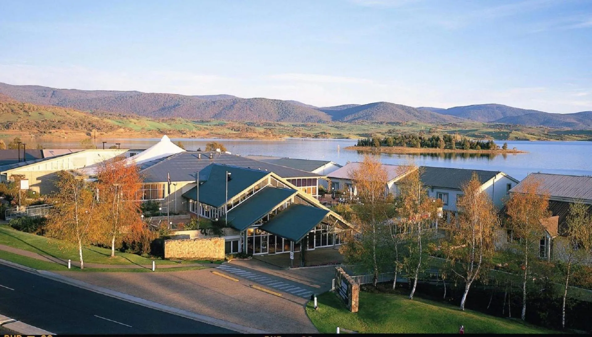 Horizons 201 - Lake Front Studio l Pool l Tennis Court l Bar l WiFi