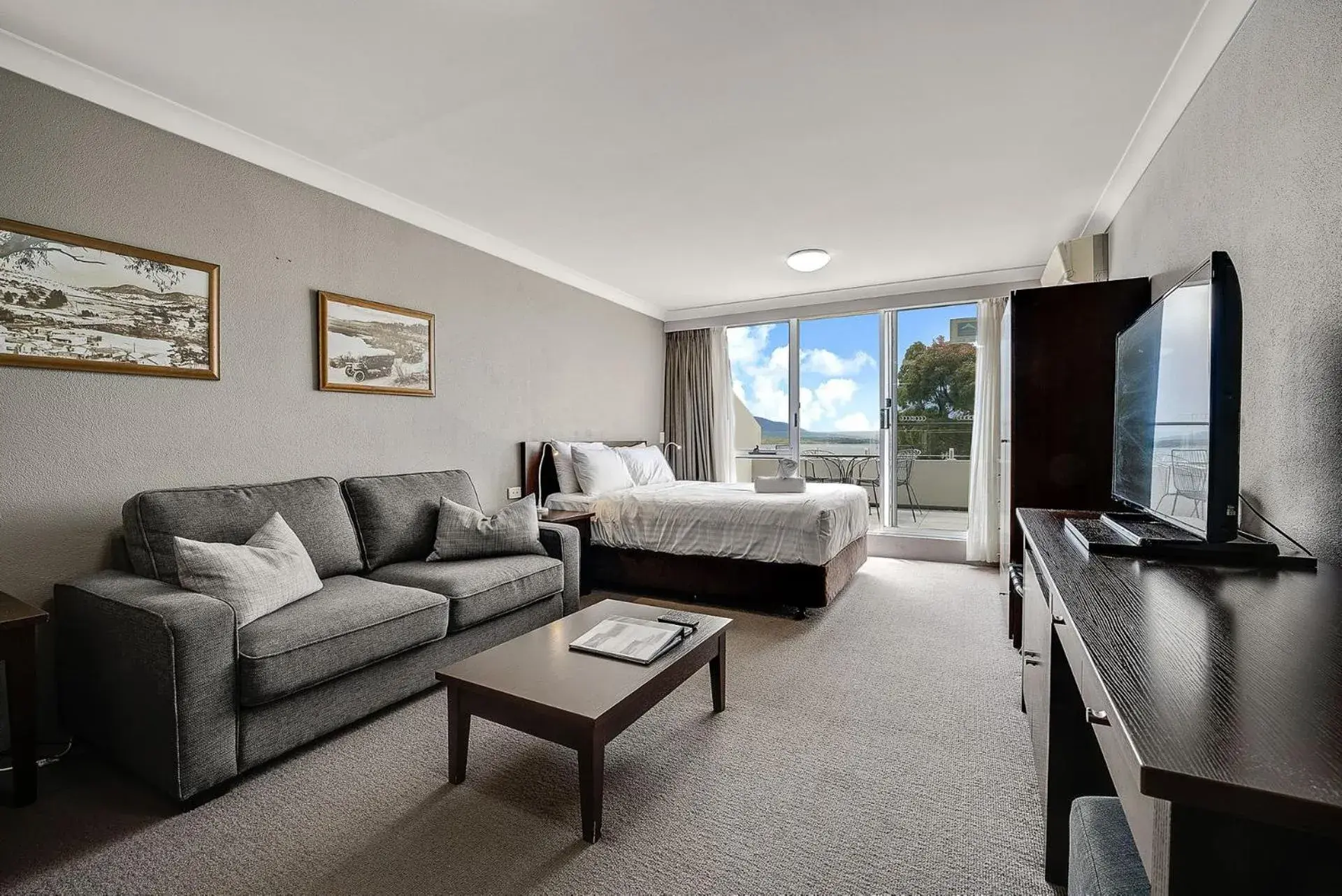 Horizons 201 - Lake Front Studio l Pool l Tennis Court l Bar l WiFi Horizons 201 - Lake Front Studio l Pool l Tennis Court l Bar l WiFi