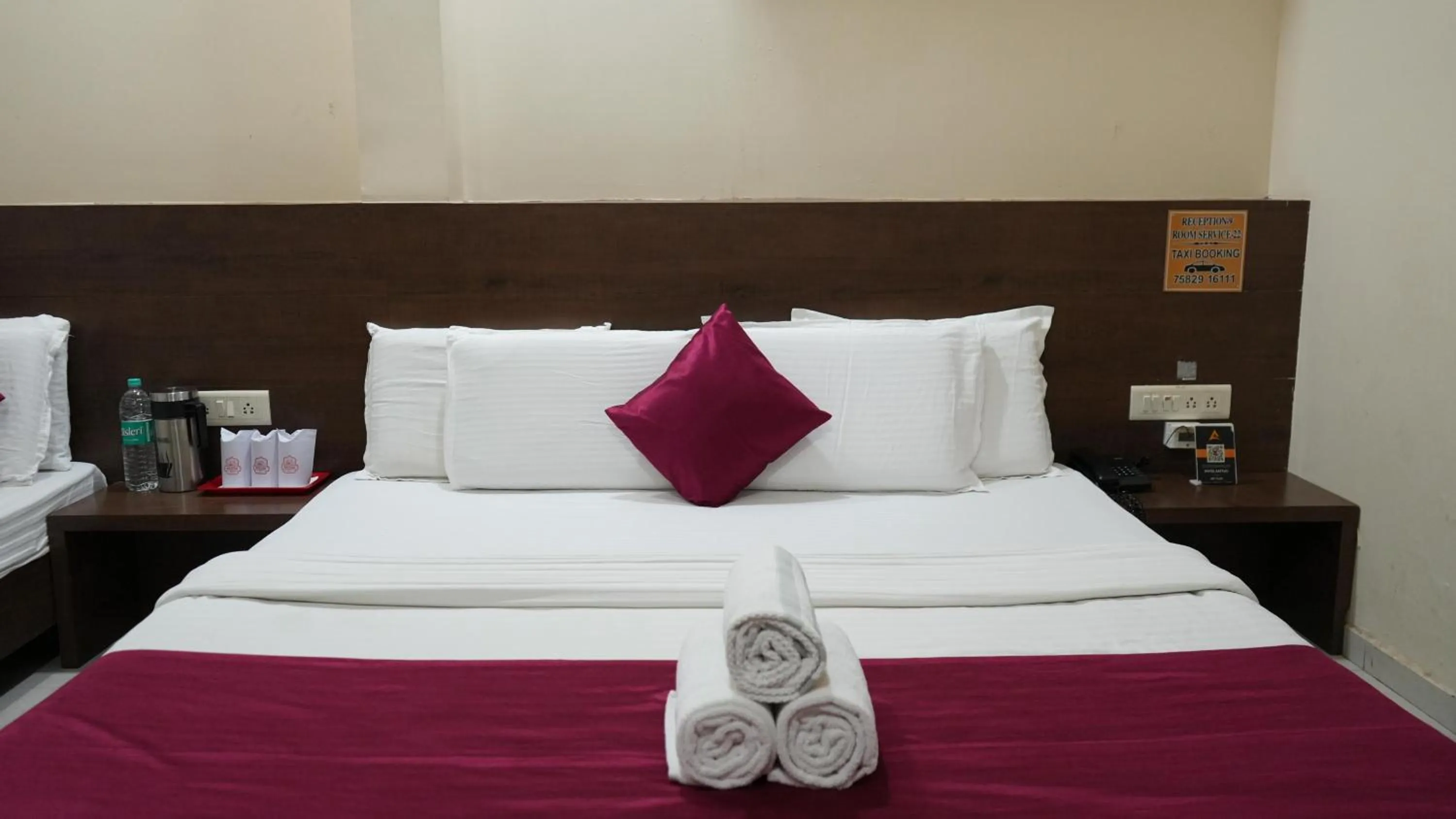 Bedroom, Bed in Hotel Satyug