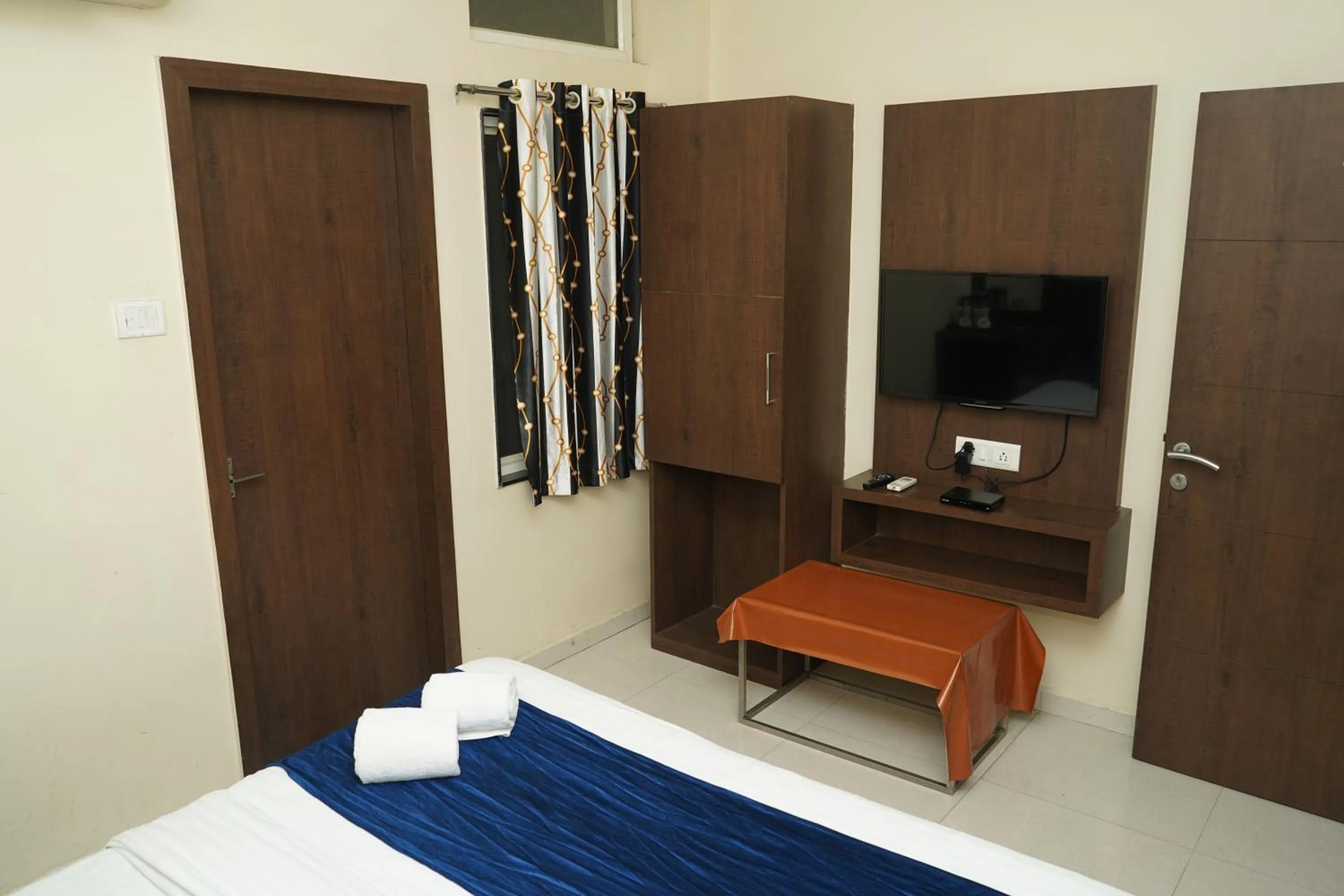 Bedroom, Bed in Hotel Satyug