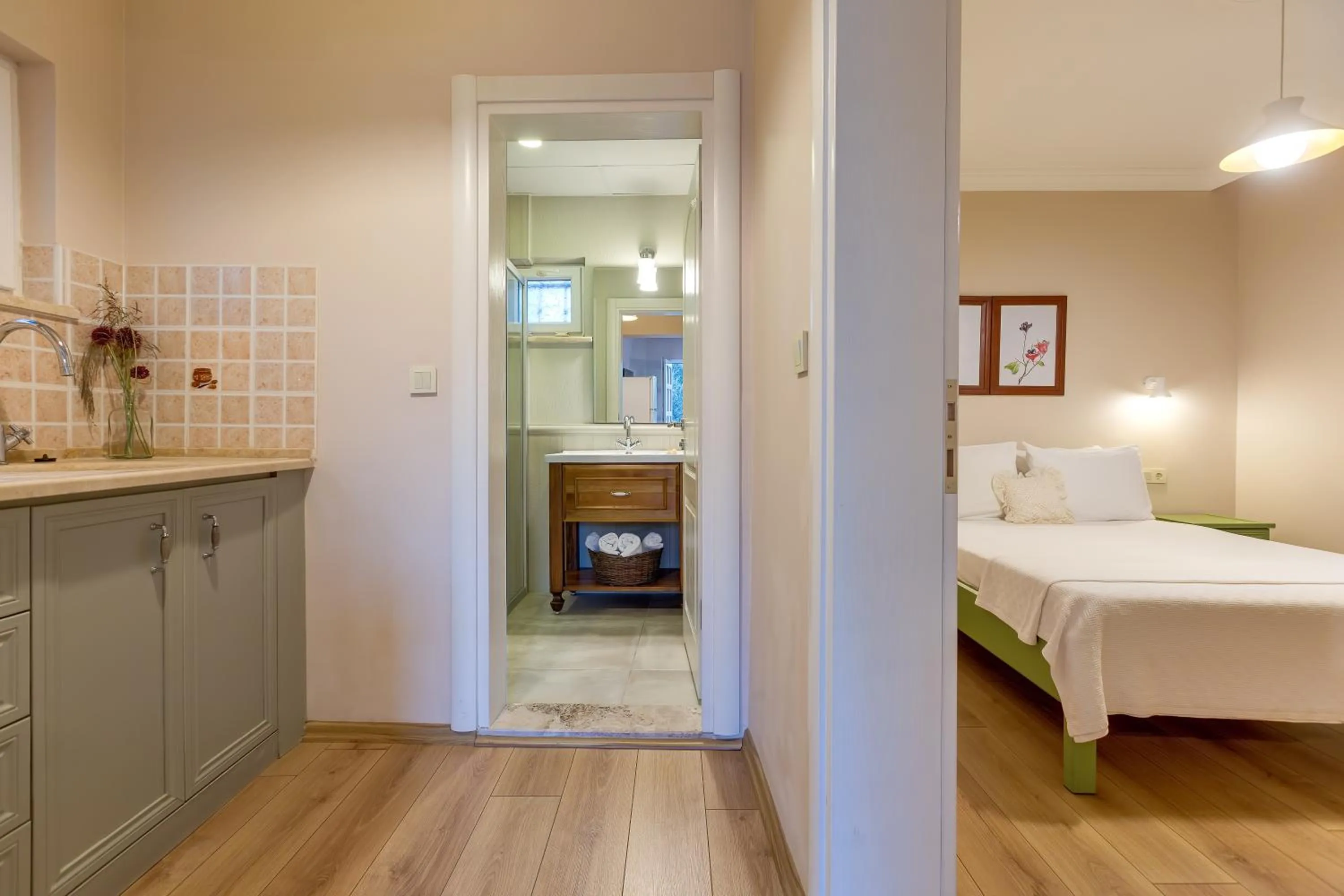 Kitchen or kitchenette, Bed in Gurel Garden House