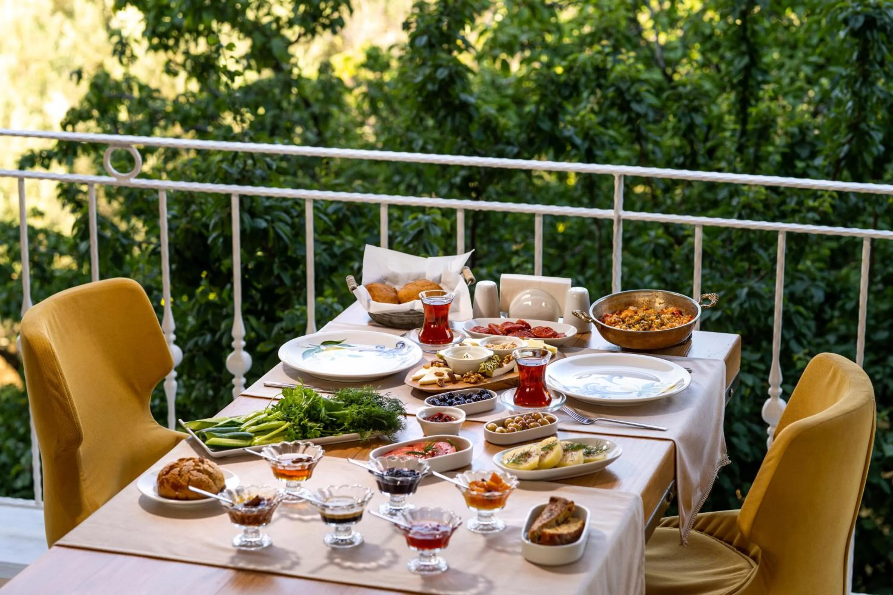 Breakfast in Gurel Garden House