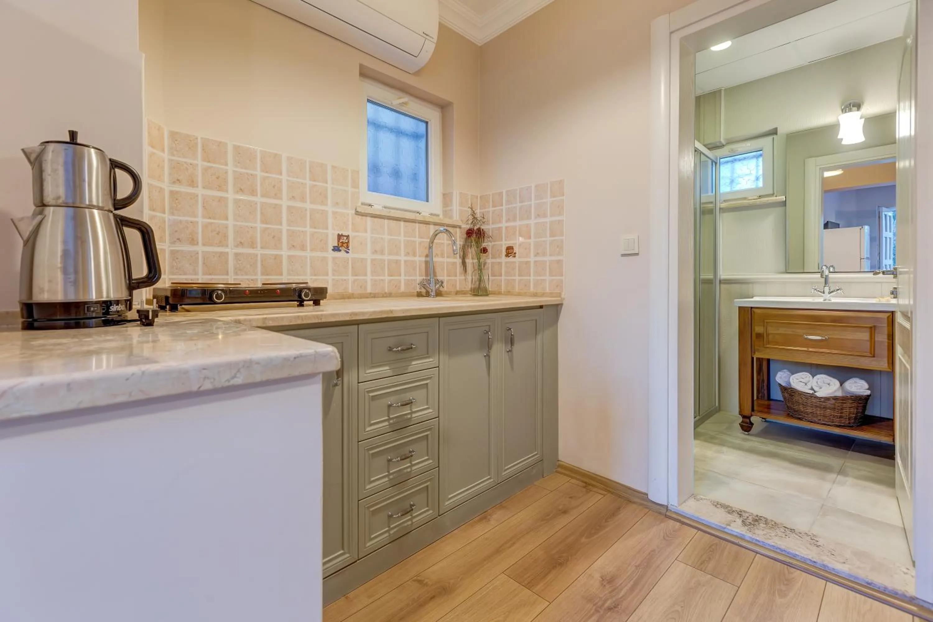 Kitchen or kitchenette in Gurel Garden House