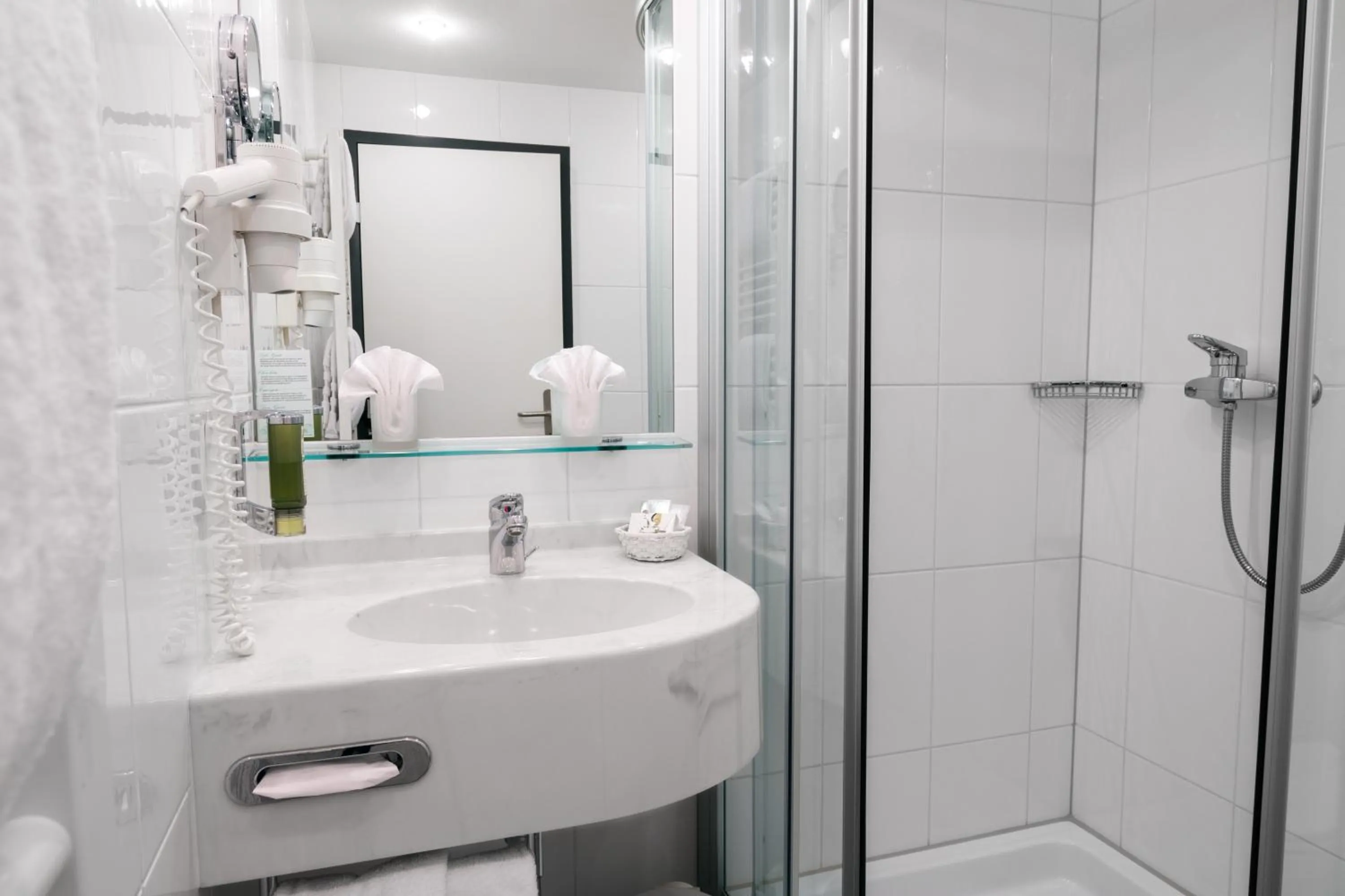 Bathroom in Hotel Engel - Self-Check-in