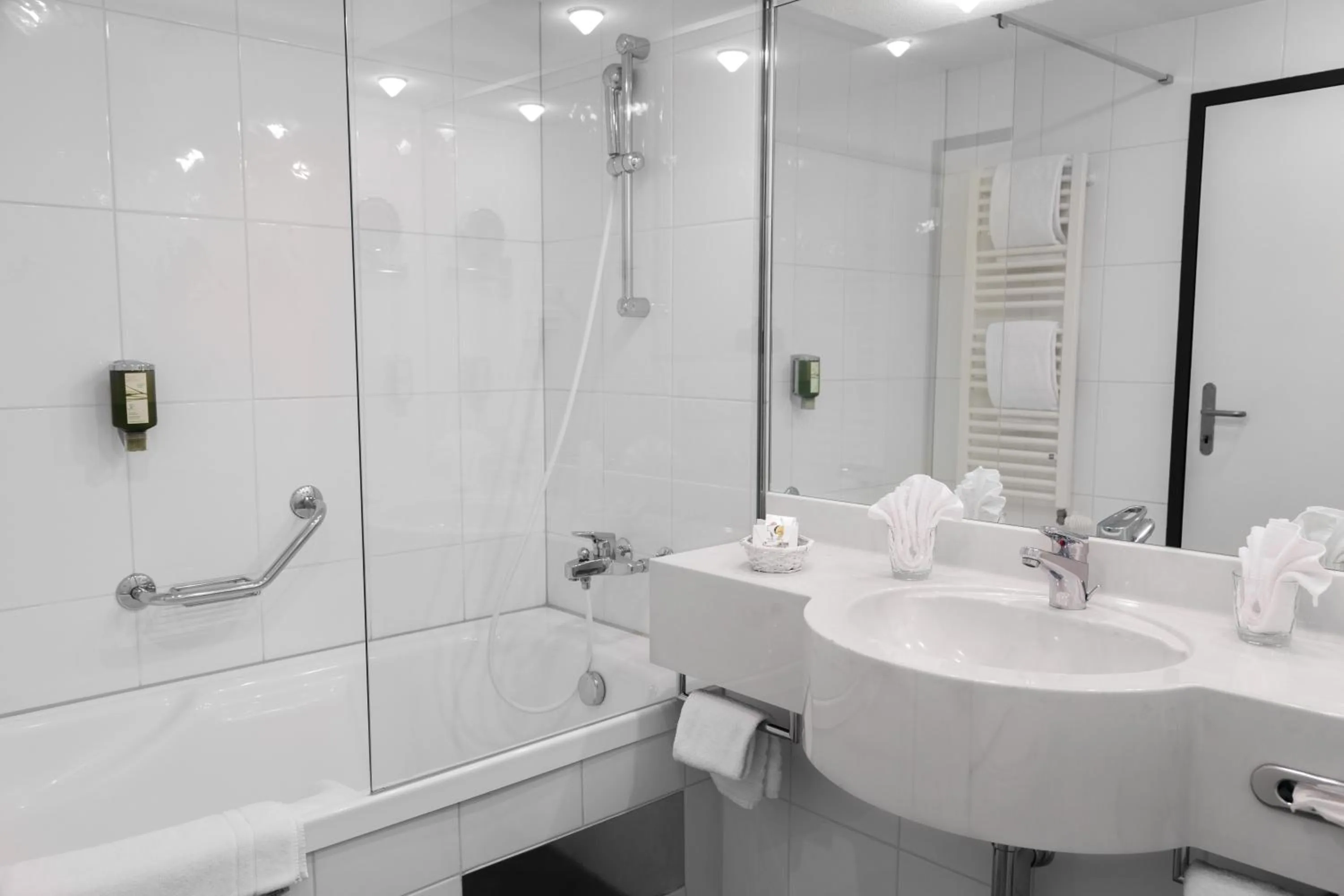 Bathroom in Hotel Engel - Self-Check-in