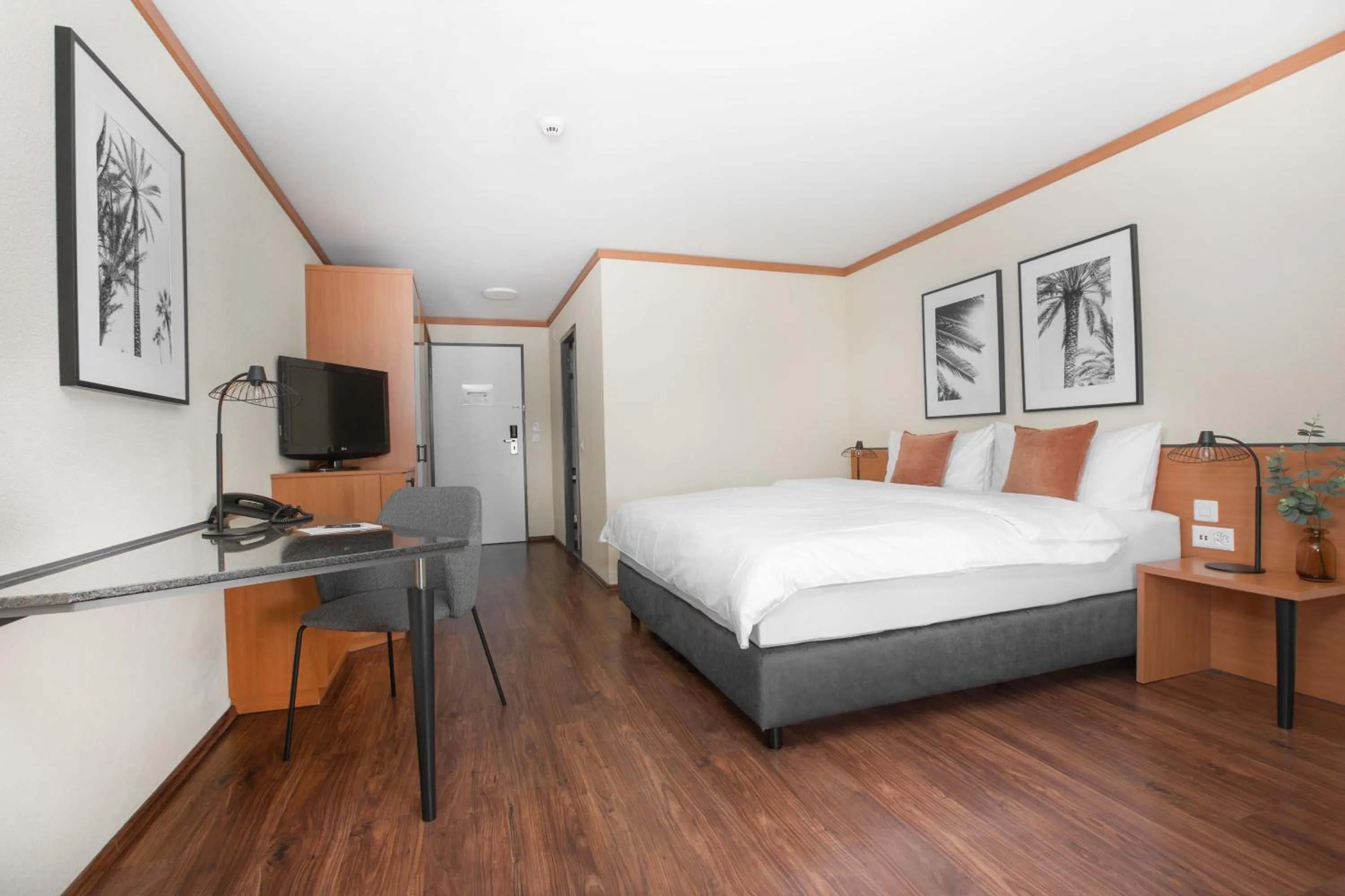 Bedroom, Bed in Hotel Engel - Self-Check-in